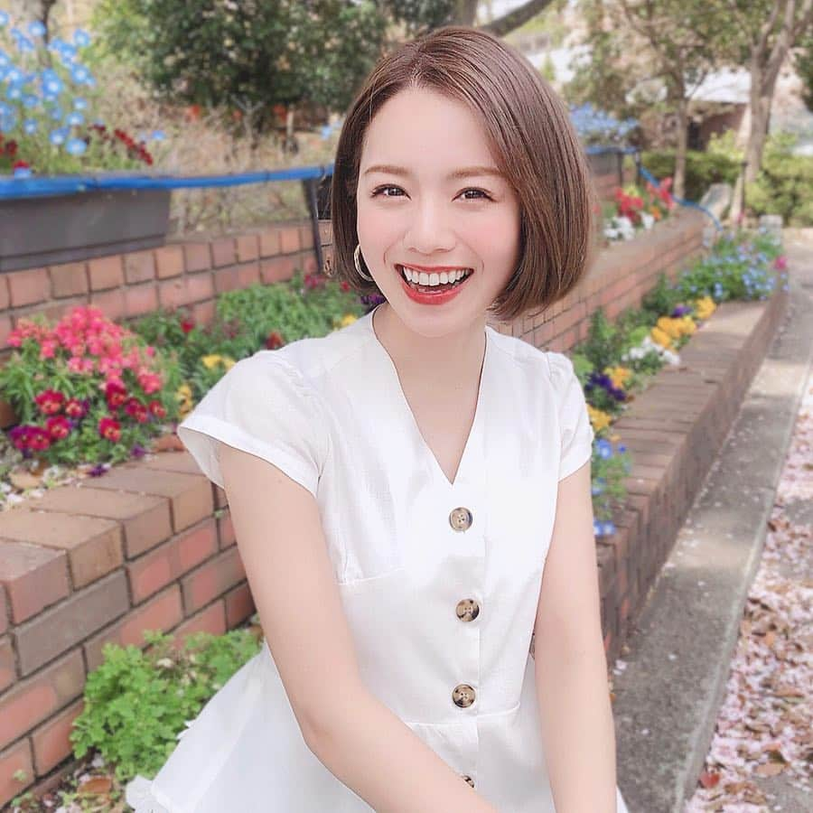 黒田真友香さんのインスタグラム写真 - (黒田真友香Instagram)「髪色めっちゃいい感じー🥰  YouTubeに新しくアップした矯正に関する動画も反響大きくて嬉しいです！！ まだ見てない方は是非😍  今日は一日お家で淡々とやらないといけない事をこなしておりました。ポカポカ陽気だったのに外出たかったな〜😭 そろそろインスタライブもやりたいし、コミュニケーション不足😢笑  #titivate #titivatestyle #ootd #きょコ #フレンチスリーブペプラムブラウス」4月16日 20時50分 - kurodamayukaxx