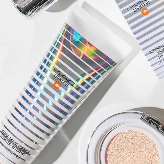 M∙A∙C Cosmetics Japanのインスタグラム：「⠀ クリーミーな泡で、やさしく洗い上げる [ライトフル C+ クレンザー] 保湿成分配合で、ハリとなめらかさのある肌へ…+* ⠀ ⠀ DESIGN: M·A·C ARTIST RINO KASAI @rino416⠀@macprotokyo PHOTO: @takaki_iwata ⠀ ⠀ ⠀ ⠀ ⠀ ⠀ #MACCosmeticsJapan #MACコスメ #MACCosmetics #MyArtistCommunityJP #MACArtistChallenge #MAC #コスメ #メイク #スキンケア #基礎化粧品 #クレンジング #クレンザー #洗顔 #Skincare #ライトフル #ライトフルC #Lightful #MACLightful #MACLughtfulC #MACライトフル #MACライトフルC」