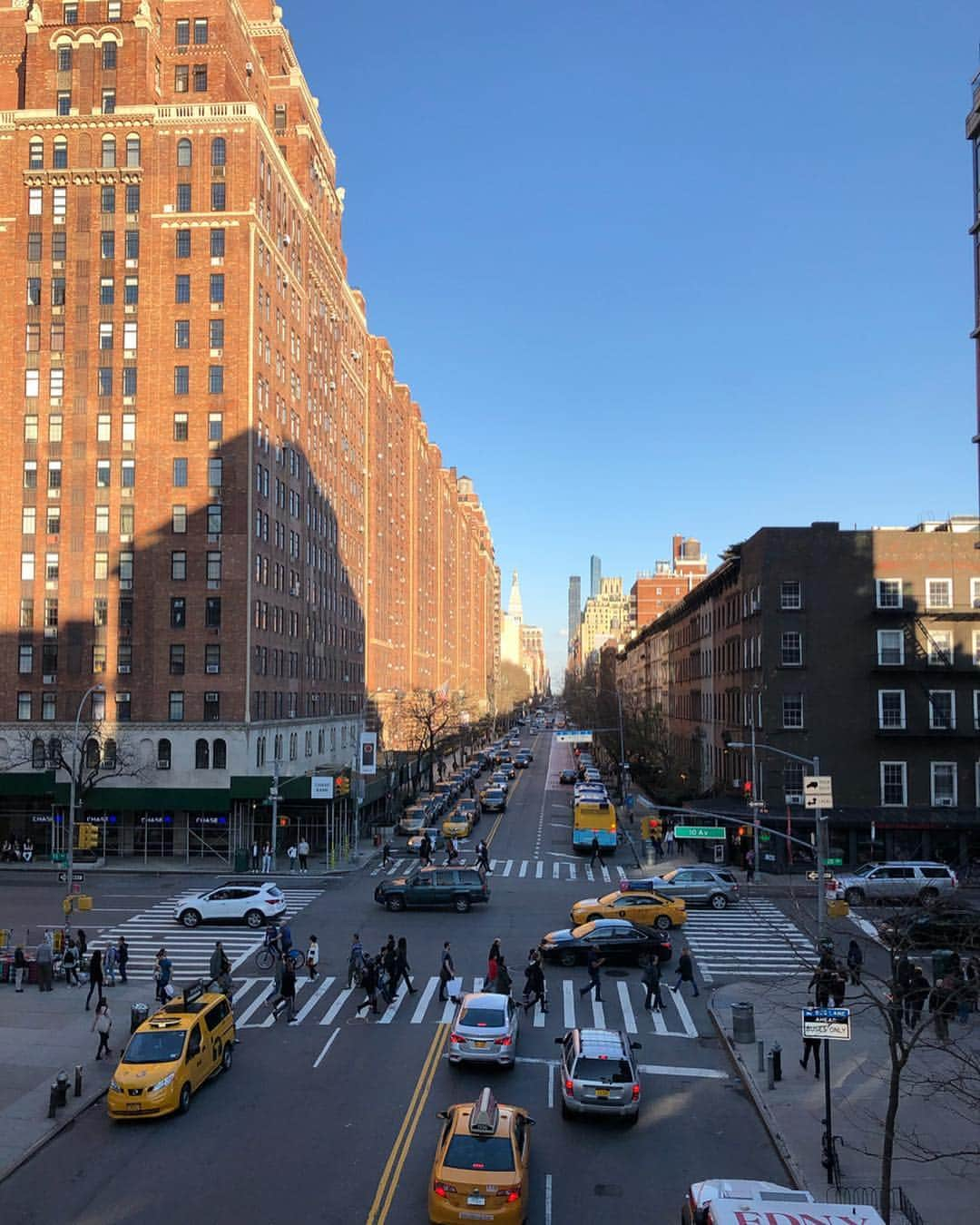 西原有紀さんのインスタグラム写真 - (西原有紀Instagram)「High Line 🚞💨 @NY 🗽 ✴︎ ✴︎ ✴︎ #ザハイライン #マンハッタン #散歩 #ほのぼの #ニューヨーク #NY #旅 #ひとり旅 #音楽 #歌 #モデル #TPOコーデ #カメレオンコーデ #ギャップコーデ #ダンスボーカル #ギャップコーデ #アスレジャーファッション #アスレジャー #体幹」4月16日 20時53分 - u_ki0211