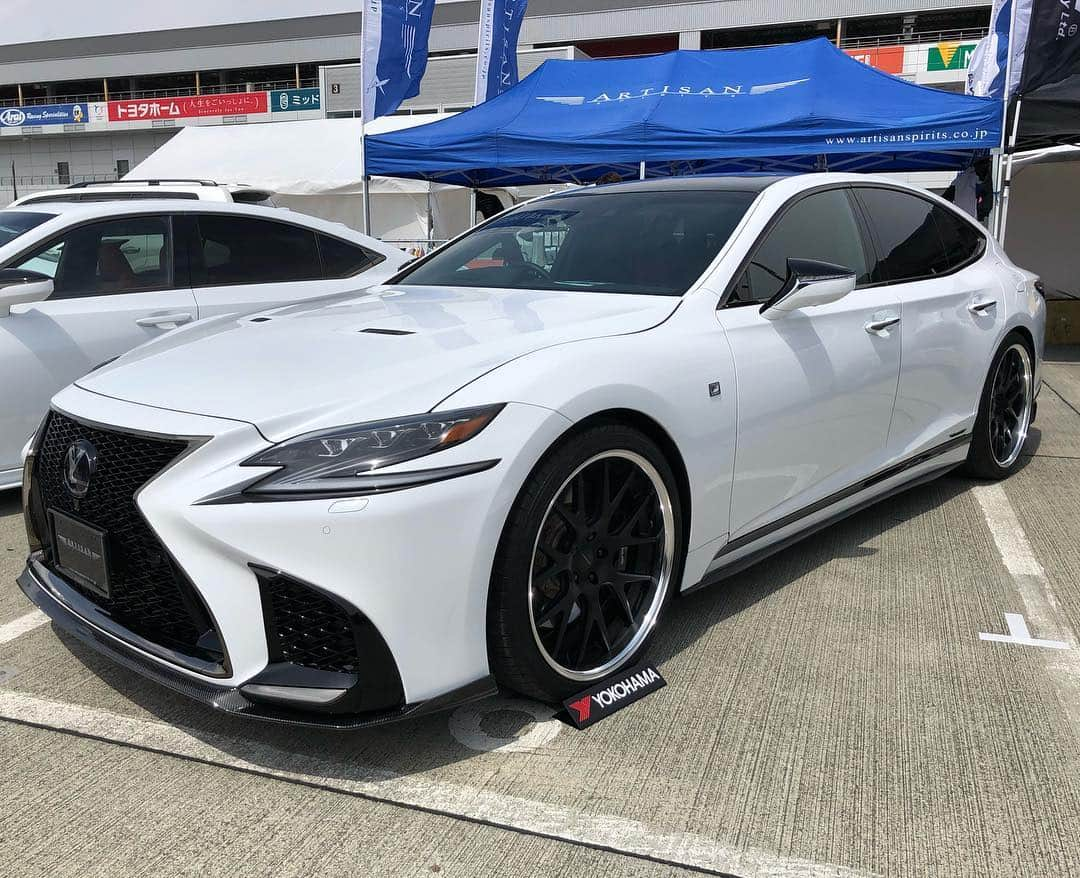 Spirits Artisanさんのインスタグラム写真 - (Spirits ArtisanInstagram)「Lexus LS Fsport Artisanspirits/// Sportsline blacklabel www.artisanspirits.co.jp #artisanspirits #artisan #asms #as #lexus #lexusls #lexuslsfsport #ls #lsfsport #bodykit #blacklabel #corarta7+ #officek #yokohamatire #japan #jp #ravspecjdm #butlertire #jworksunlimited #premierautowerkz #suvproject #kanooperformance #car_life_staff #technicalmate #トラウム #車庫小舗 #nigeljdmparts #majesticdesigns」4月16日 20時54分 - artisan_spirits