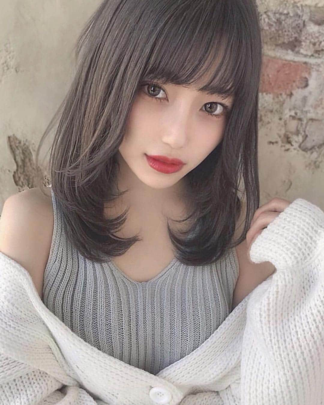 美女美容事情さんのインスタグラム写真 - (美女美容事情Instagram)「《肩出しニット💕🧶》⠀ *⠀ リポストを使って、素敵な写真📷✨を投稿されてる方を紹介させて頂く⠀⠀⠀⠀ 【💄美女美容事情💅】のコーナーです✨⠀ *⠀⠀⠀⠀⠀⠀⠀ いいねやコメント、フォローして応援してね❤︎🥰🎶⁣⠀ *⠀⠀⠀⠀⠀⠀⠀ 今回ご紹介させて頂きますのは❤︎⠀ 相楽 優佳さん< @yuka_sagara >の素敵なお写真📸⠀ *⠀ 圧倒的に可愛い相楽 優佳さん💕少しエキゾチックな感じもする美しさに酔いしれてるしまいます😊メイクもヘアスタイルも参考になります✨⠀ *⠀⠀ 相楽 優佳さんのアカウントには他にも素晴らしい投稿が沢山ありますので是非覗いてみて💁‍♀️💙⠀ *⠀⠀ 相楽 優佳さん< @yuka_sagara >⠀ 素敵な投稿ありがとうございました☺️📸✨⠀⠀⠀⠀⠀⠀⠀⠀ △▼△▼△▼△▼△▼△▼△▼△▼△▼⠀⠀⠀⠀⠀⠀⠀⠀⠀⠀⠀⠀⠀⠀⠀⠀⠀⠀⠀⠀⠀⠀⠀⠀⠀⠀⠀⠀⠀⠀⠀⠀⠀ ❤🧡💛「美女美容事情」💚💙💜⠀⠀⠀⠀⠀⠀⠀⠀⠀⠀⠀⠀⠀⠀⠀ 👇掲載ご希望の方は👇⠀⠀⠀⠀⠀⠀⠀⠀⠀⠀⠀⠀⠀⠀⠀⠀ @b_b_j.jタグ付けと🖤 # ビジョビ⠀🖤⠀⠀⠀⠀⠀⠀⠀⠀⠀⠀⠀⠀⠀⠀⠀ をタグ付けお願いします✨⠀⠀⠀⠀⠀⠀⠀⠀⠀⠀⠀⠀⠀⠀⠀⠀ ――――――――――――――――⠀⠀⠀⠀⠀⠀⠀⠀⠀⠀⠀⠀⠀⠀⠀⠀⠀⠀⠀⠀⠀⠀⠀ ～姉妹アカウントのご紹介～⠀⠀⠀⠀⠀⠀⠀⠀⠀⠀⠀⠀⠀⠀⠀⠀⠀⠀⠀⠀⠀⠀⠀⠀⠀⠀⠀ ◇美容情報を紹介している«美女美容事情～Beauty～»⠀⠀⠀⠀⠀⠀⠀⠀⠀⠀⠀⠀⠀⠀⠀⠀⠀⠀⠀⠀⠀⠀⠀⠀⠀⠀ ( @b_b_j.j_b )⠀⠀⠀⠀⠀⠀⠀⠀⠀⠀⠀⠀⠀⠀⠀⠀⠀⠀⠀⠀⠀⠀⠀⠀⠀⠀⠀ ◇美しい旅スポット紹介をしている«美 spot»⠀⠀⠀⠀⠀⠀⠀⠀⠀⠀⠀⠀⠀⠀⠀⠀⠀⠀⠀⠀⠀⠀⠀⠀⠀ ( @b__spo )⠀⠀ ⠀ ◇ビジョビがお届けするセレクトショップ«bi select»⠀ ( @bi_select )⠀ ⠀⠀⠀⠀⠀⠀⠀⠀⠀⠀⠀⠀⠀⠀⠀⠀⠀⠀⠀⠀⠀ よかったらこちらも覗いてみてね✨⠀ ――――――――――――――――⠀⠀⠀ @b_b_j.j⠀⠀ #コスメ  #カメラ女子 #メイク #beauty⠀⠀⠀ #美肌 #春カラー ⠀⠀⠀⠀ #コスメ好きさんと繋がりたい #ナチュラルメイク ⠀⠀⠀ #アイメイク #化粧 ⠀⠀⠀ #オトナ女子 #赤リップ ⠀⠀⠀ #カラコンレポ #カラコン ⠀⠀⠀⠀⠀ #美肌ケア #韓国コスメ ⠀⠀⠀⠀⠀⠀⠀⠀⠀⠀ #美意識向上 #サラサラヘアー ⠀⠀ #アイシャドウ #女子力アップ ⠀⠀⠀⠀⠀ #アイライン #美意識⠀⠀⠀ #リップ💄 #お洒落な人と繋がりたい ⠀⠀⠀⠀⠀ #女子力 #女子力向上⠀⠀⠀ #リップ #チーク⠀⠀⠀ #naturalbeauty #makeup」4月16日 20時54分 - b_b_j.j