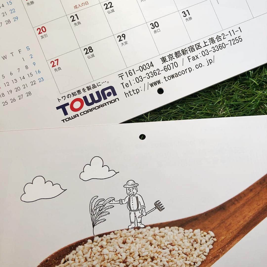 小鳥遊しほさんのインスタグラム写真 - (小鳥遊しほInstagram)「TOWAコーポレーションさんのカレンダーをデザインしました。(今更のアップ笑) TOWAさんの商品を使った料理写真などを小鳥遊風にイラストミックスの2.5次元アレンジ。 . . 東京オリンピックをテーマにした絵を描いてほしいというオーダーもあったのでそんなページも。TOWAさんロゴのOを走るコース(のことなんていうんだっけ？笑)に使ったりしたよ。 . . これは企業さん向けのものなので買ったりはできないのだけど。来年はカレンダーでも販売しようかなぁ？と思ったよー . . あと2ヶ月半で誕生日だし、一年あっという間すぎるなぁ😂今年の7/6は渋谷でイベント予定！また詳しく決めたら書くね。 . . #calender #towa #corporation #illustration #food #teff」4月16日 20時55分 - shihotakanashi