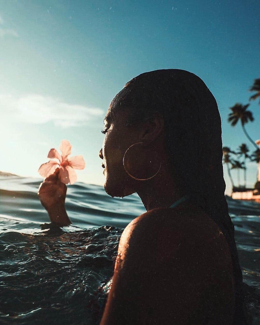 Public Desireさんのインスタグラム写真 - (Public DesireInstagram)「We need to forward to the islands and get you gold, no spray tans☀️💸 (📸: @vincenthawaii) ⚡www.publicdesire.com⚡ #summer #vacay #sun #pdbae #thelookofthebae」4月16日 21時01分 - publicdesire