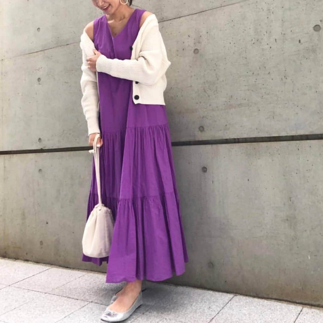 MINEさんのインスタグラム写真 - (MINEInstagram)「#mineカジュアル コーデ 春らしい鮮やかなパープルのワンピース💜 ホワイトやシルバーのアイテムで統一感を出すことでパープルを引き立ててくれると同時に大人っぽい印象に✨ . コーデの詳細は @ameri812 さんのインスタをチェック👀👈 . #mineby3m #minebeauty #mineプチプラ部 #きょコ #mineby3mootd #今日のコーデ #春コーデ #春のコーデ #春服 #お花見 #お花見コーデ #ワンピース #ootd #パープル #ママコーデ　#ママさんコーデ #アラサー世代 #アラサーコーデ #大人コーデ #大人カジュアル #きれいめファッション #きれいめカジュアル #プチプラファッション #プチプラコーデ #プチプラ部  #トレンドファッション #トレンド #今っぽコーデ #今っぽカジュアル」4月16日 20時57分 - mineby3m