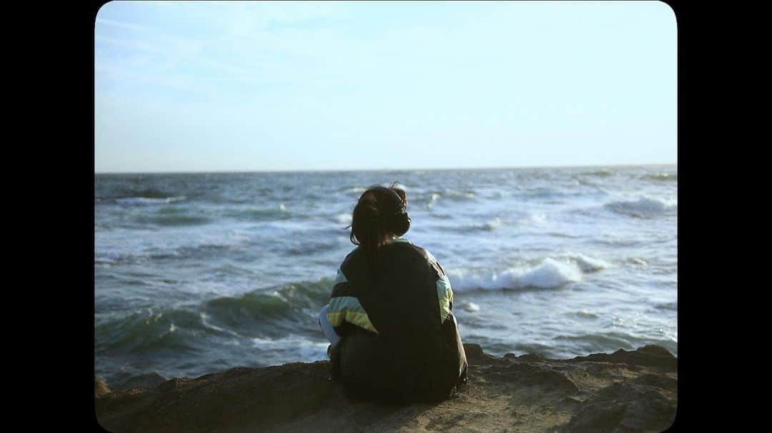 パスピエのインスタグラム：「New Music Video 「ONE」 今夜0時公開します。  同時に「ONE」の先行配信もします。お楽しみに◎」