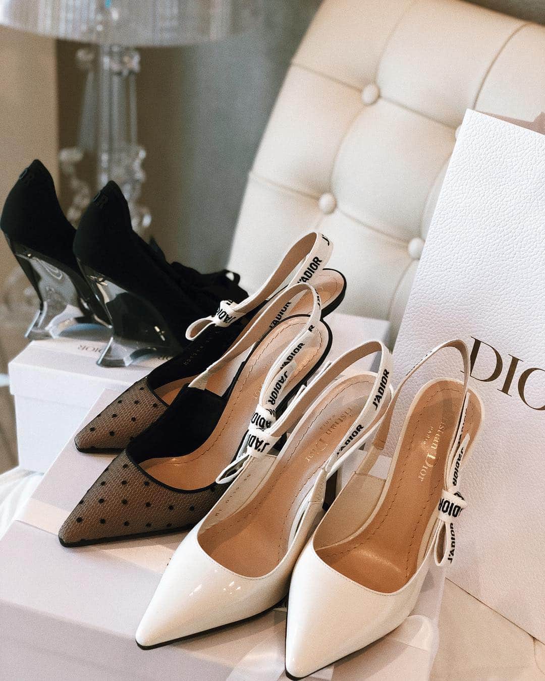 JUNKO（飯田順子）さんのインスタグラム写真 - (JUNKO（飯田順子）Instagram)「👠🦄👠🦄 ・ Diorのパンプスは履きやすくて好き🎀 ・ クリアソールのサンダルはソールの部分がとっても可愛い❤️😍 swipe☞☞☞☞☞ ・ @dior  #ootd  #outfit #靴大好き」4月16日 21時17分 - jun__ko_
