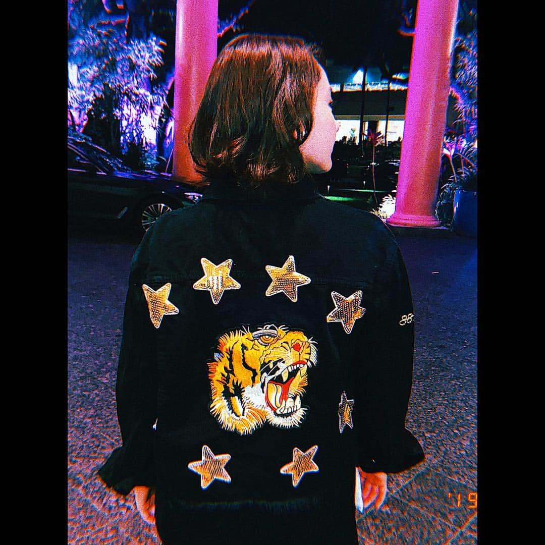 平祐奈さんのインスタグラム写真 - (平祐奈Instagram)「GAOOOOOOO!!!🐯 My favorite jacket. This is very cute🖤 5/18日に開催される「GirlsAward 2019」 出演させていただきます🚶‍♀️たのしみ✌︎ 詳しくはガルアワの公式サイトをみてね。 #GirlsAward #ガールズアワード #ガルアワ #祐奈の私服日記 #ブランドはタグ付けみてね #寅年やねん #トラに噛まれたらいたいがー  #ははは #噛まれないようにお気をつけてね」4月16日 21時13分 - yunataira_official