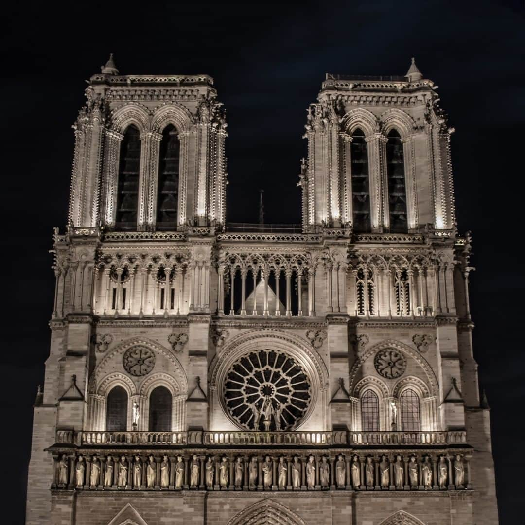 ゼニスさんのインスタグラム写真 - (ゼニスInstagram)「#Monument: Commitment by the Arnault Family and LVMH Group for Notre-Dame de Paris The Arnault family and the LVMH Group, in solidarity with this national tragedy, are committed to assist with the reconstruction of this extraordinary cathedral, symbol of France, its heritage and its unity. They will donate a total sum of 200 million euros to the fund dedicated to the reconstruction of this architectural work, which is a core part of the French History. In the meantime, the LVMH Group puts at the disposal of the State and the relevant authorities all its teams – including creative, architectural and financial specialists – to help with the long work of reconstruction and fundraising, which is already in progress.  #NotreDame #Paris #France #Cathedral #NotreDameCathedral #LVMH #Architecture」4月16日 21時25分 - zenithwatches