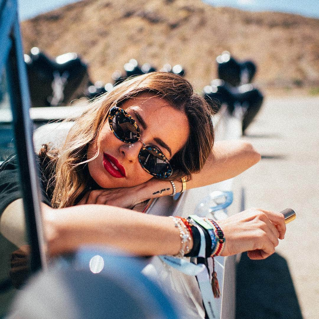 Yves Saint Laurent Beautyさんのインスタグラム写真 - (Yves Saint Laurent BeautyInstagram)「Stopped but never stalled. @Martacarriedo  ROUGE VOLUPTE SHINE is your comfort in the desert. #yslbeauty #yslbeautystation #palmsprings #rougevolupteshine」4月16日 21時26分 - yslbeauty