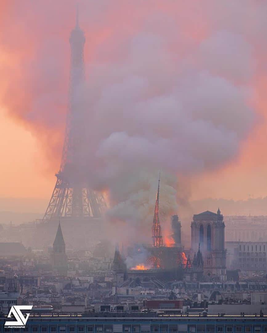 NBC Newsさんのインスタグラム写真 - (NBC NewsInstagram)「The burning #NotreDame Cathedral is seen Monday evening, as smoke billowed across the #Paris skyline. . 📷 @ag_photographe」4月16日 21時28分 - nbcnews