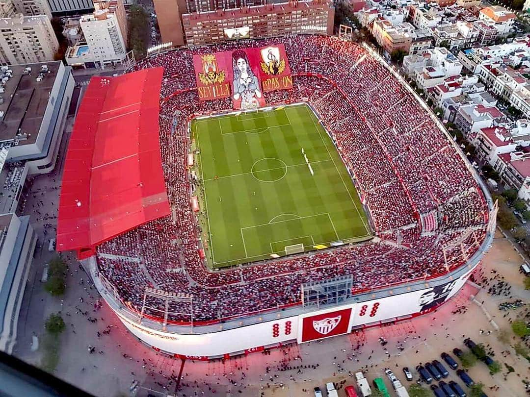 セルヒオ・エスクデロのインスタグラム：「Sevilla es pasión #vamosmisevilla ⚪️🔴⚽️🏟」