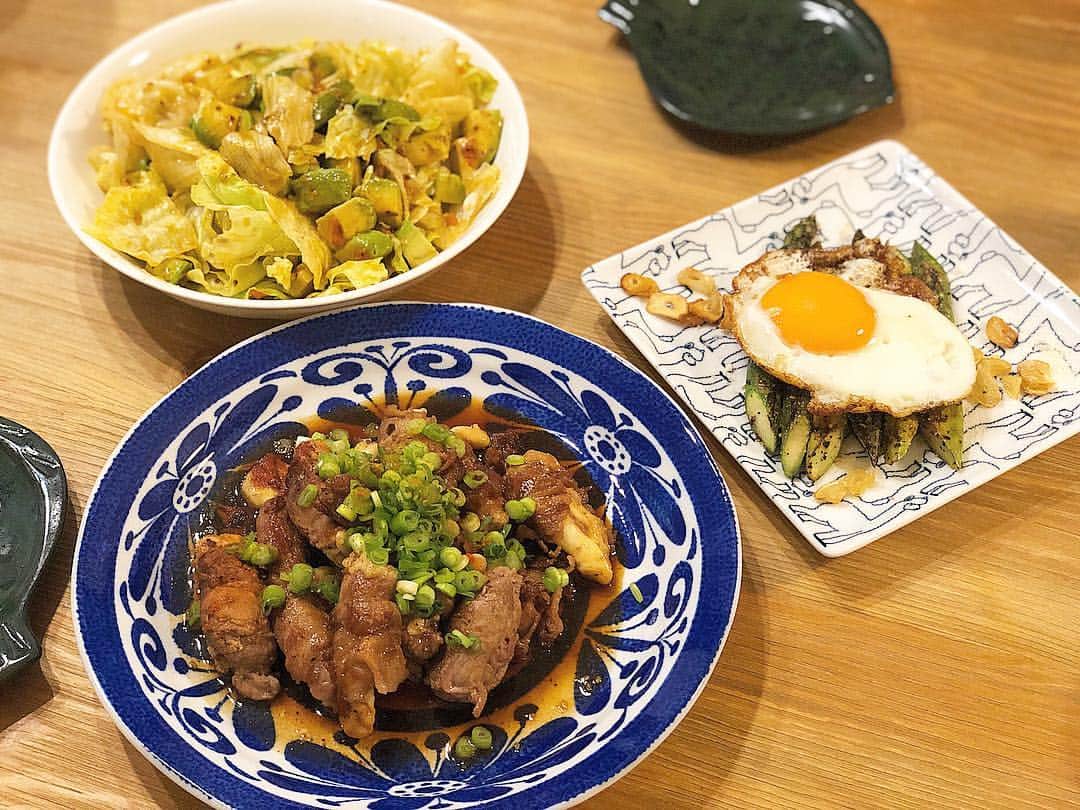 平田薫さんのインスタグラム写真 - (平田薫Instagram)「@ryuji_foodlabo さんのレシピで、悪魔のチーズインタッカルビ風 作った☺️ あと、アボカドの卵黄ソースをアレンジさせてもらって、食べるラー油をプラスしてサラダに。  鉄フライパンでソテーしたアスパラもウマーです。  #かおる食堂#居酒屋かおる #鉄フライパン#りゅうじさんレシピ」4月16日 21時31分 - hiratakaoru1215