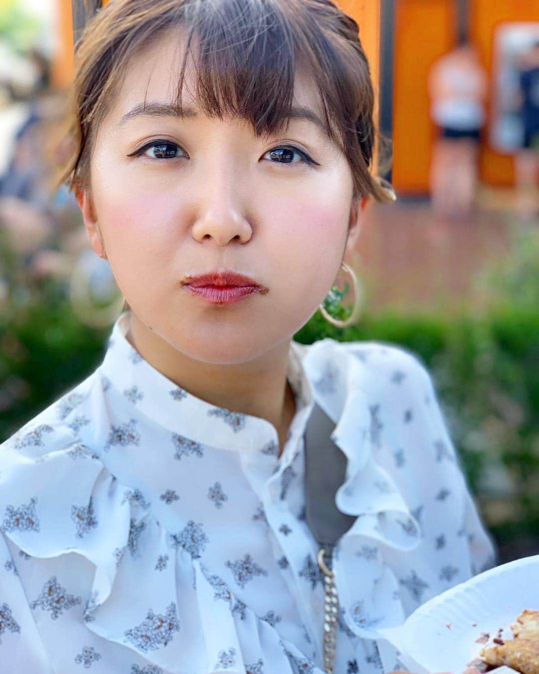 徳永千奈美さんのインスタグラム写真 - (徳永千奈美Instagram)「I love eating 🤣🧡 ここ最近は1日があっという間に終わる気がする！冬に近づいてきて少し寂しいけど、楽しく過ごしています🤗考えなくちゃいけないこともたくさんあるけど、私の場合、考えすぎてもどーにもならない時のほうが多いから焦らずでも1歩1歩ね😌💪 #eating #crêpe #口の周りについてるのは知っています」4月16日 21時33分 - chinami.tokunaga