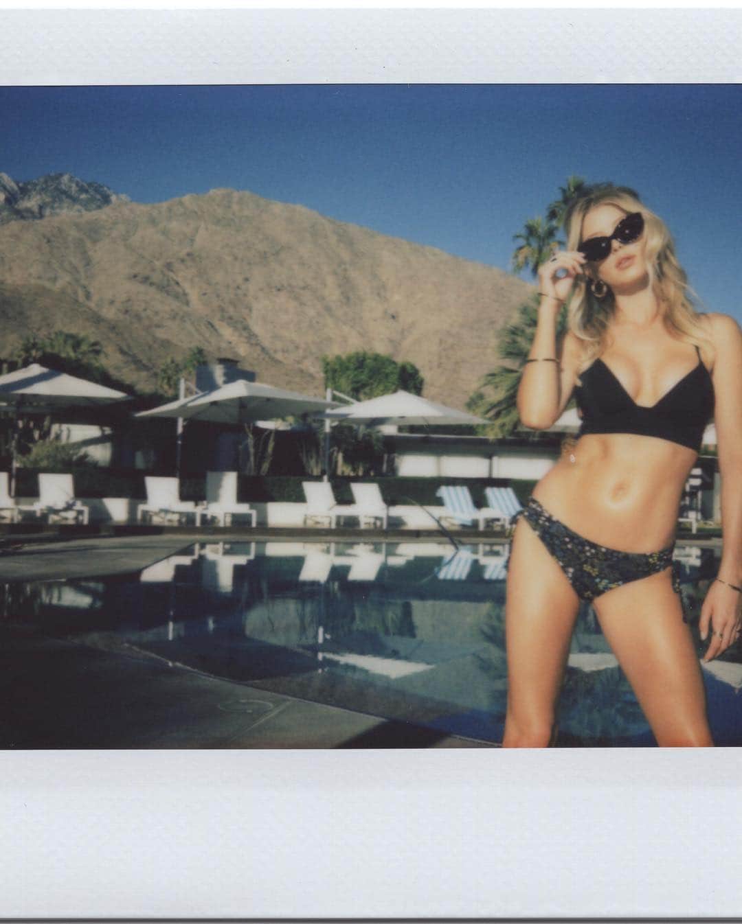 ベン・ワッツさんのインスタグラム写真 - (ベン・ワッツInstagram)「Desert 🌵 vibes on a Tuesday @baskinchamp @pizzapizza_nisa @imlorenaduran  #palmsprings #polaroid #bts #summerscoming #wattsuprose #benwatts #shhhhh」4月16日 21時45分 - wattsupphoto