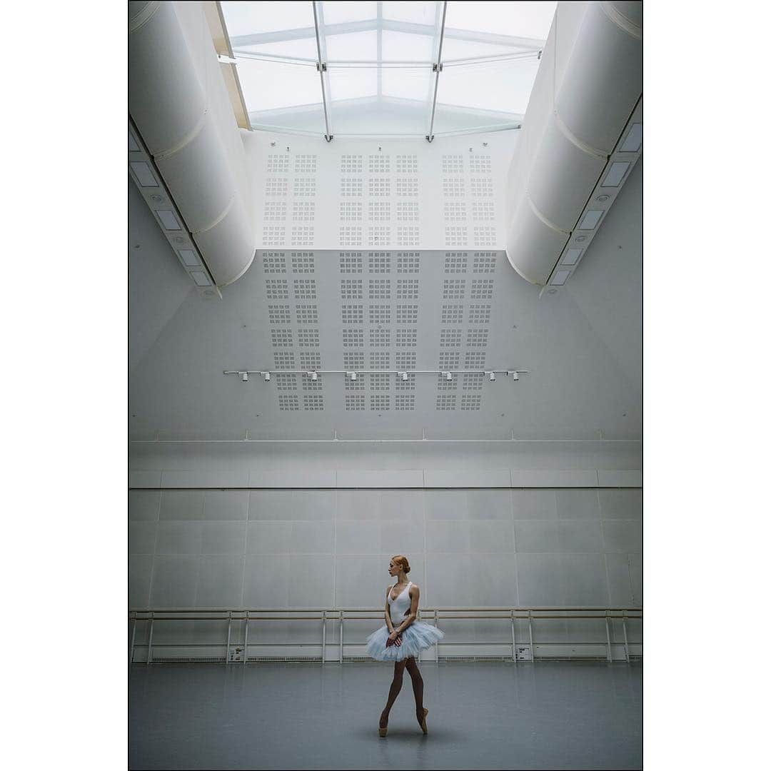 ballerina projectさんのインスタグラム写真 - (ballerina projectInstagram)「Iana Salenko at the Royal Opera House. #ballerina - @iana_salenko #royaloperahouse #coventgarden #london #ballerinaproject #ballerinaproject_ #ballet #dance #pointe #ianasalenko  With the upcoming conclusion of the Ballerina Project limited edition prints will be only available for purchase until the beginning of June 2019. Link is in our Instagram profile to purchase one today.  The Ballerina Project book is now available for pre-order. Go to @ballerinaprojectbook for pre-order link and info. #ballerinaprojectbook」4月16日 21時55分 - ballerinaproject_