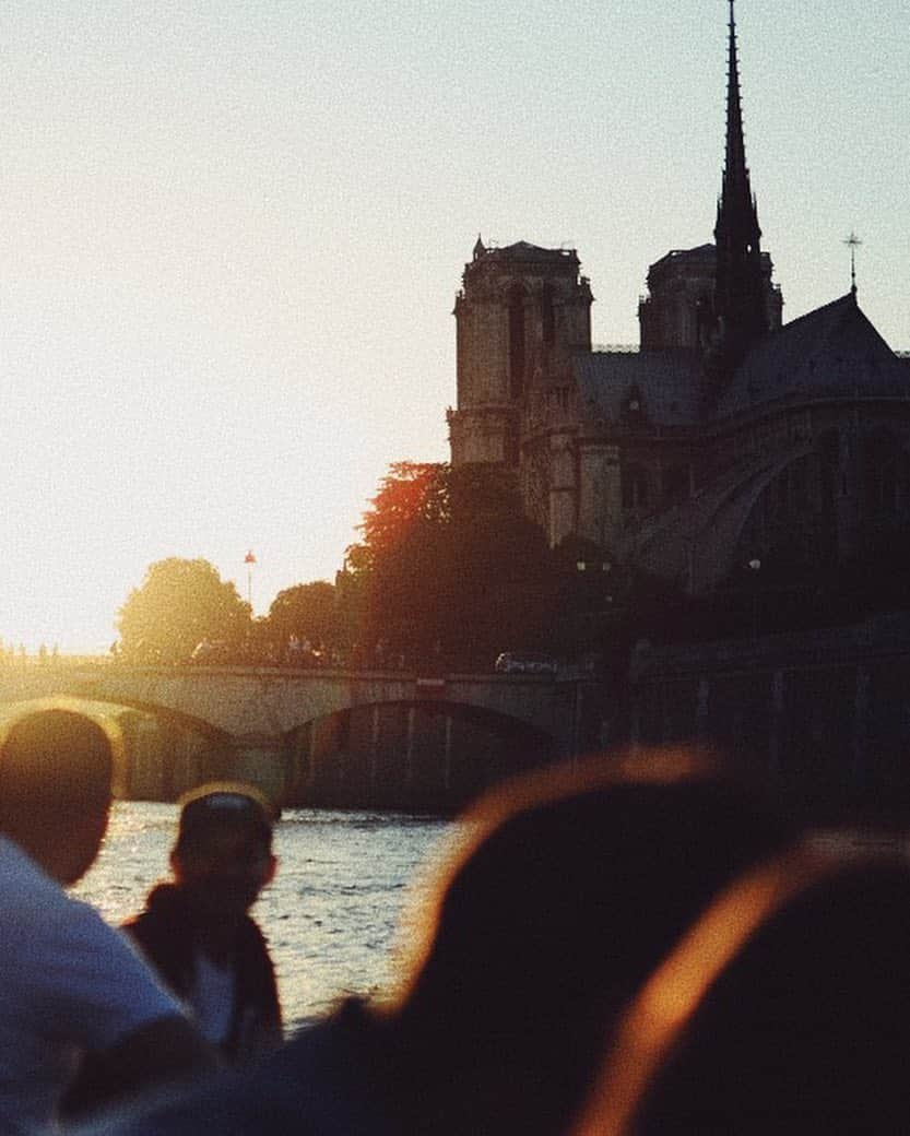 Carin Olssonさんのインスタグラム写真 - (Carin OlssonInstagram)「Everyone has stories, moments, photos, memories and dreams of this beautiful, beautiful monument. Everyone has their own special connection to this landmark and Parisian icon no matter where they are in the world. ⠀⠀⠀⠀⠀⠀⠀⠀⠀ I’m struggling to find words to describe what we witnessed last night and all I can say is that it was absolutely heartbreaking to watch. I couldn’t believe my eyes. My heart aches for Paris, the people of France, anyone who calls this place home, and everyone who’s ever been touched by the beauty, art and history of Notre Dame. Thank you to the firefighters who must have worked tirelessly throughout the whole evening and night (and who are still there now) to save such an important part of Parisian history. ⠀⠀⠀⠀⠀⠀⠀⠀⠀ Everyone has their own story, photos and memories from the first time they laid eyes on the Notre Dame... And me? I count myself as lucky, having this treasure as my next door neighbour during the 5 years I spent on Île Saint Louis. I walked by this place on my way to the metro, the bus, when I went out for a little stroll just to stretch my legs or got to admire the cathedral when sitting at my favourite café at night, looking out over my favourite view in Paris... This has been my backdrop as I’ve cried, fallen in love, when I’ve been happy or when I’ve watched the spring blossom bloom every year since I first moved to Paris... It’s been the backdrop when I walked home after evenings out in the city, as I shared a first kiss and as my friends and I watched the sun set behind the Notre Dame while picnicking below.⠀⠀⠀⠀⠀⠀⠀⠀⠀ ⠀⠀⠀⠀⠀⠀⠀⠀⠀ It truly makes me realise that it’s so important to not take these places and this incredible (!) history that we get to lay our eyes on in the middle of the city everyday for granted. It stops me in my tracks nearly every single time and it will now remind me to stop even more often, take an extra minute and appreciate these historical and beautiful places all around the city even more than I ever did before ♥️」4月16日 21時57分 - parisinfourmonths