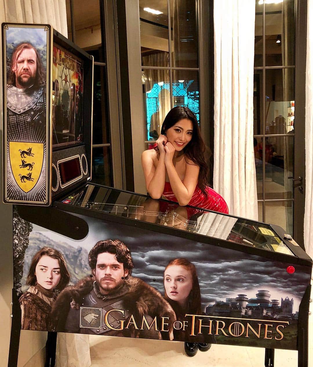 のインスタグラム：「Looooong wait is finally over⚔️🐺🐉 誕生日前日いちばん嬉しかったのは #GOT の最終章が始まったこと‼︎🎁😂 どれだけ待ったことか🥺 A year and a half was way too long to wait for it...⚰️ #gotisback #gameofthrones #gameofthronesseason8」