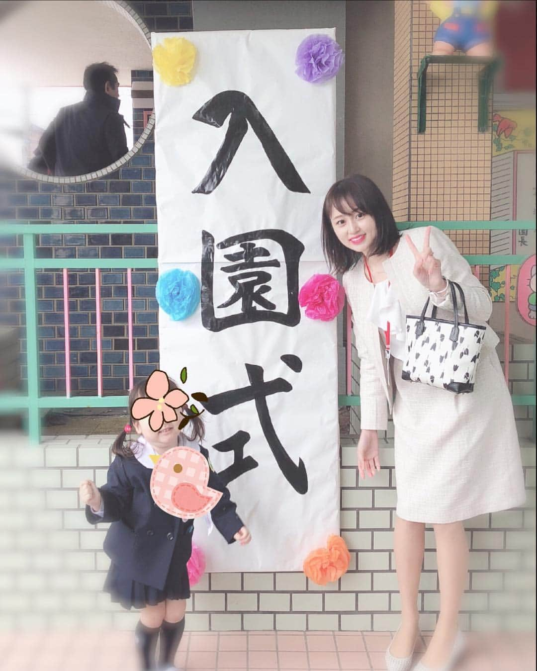 小森美果さんのインスタグラム写真 - (小森美果Instagram)「前の写真だけど🤳入学式🎉 おめでとう♡泣かないで楽しく行ってて偉いな〜👧スーツお気に入り🍓#入学式コーデ #」4月16日 22時08分 - mika.165