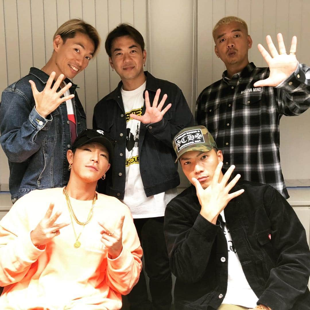 P-CHOさんのインスタグラム写真 - (P-CHOInstagram)「いよいよ発売日解禁‼️ 6.26ベストアルバム #5IVE リリース🔥過去のシングルに加えて6曲の新曲も収録です💿これまで一緒に5人で歩んだ5年間を感じて下さい✋‼️ #dobermaninfinity」4月16日 22時07分 - p_cho_ldh