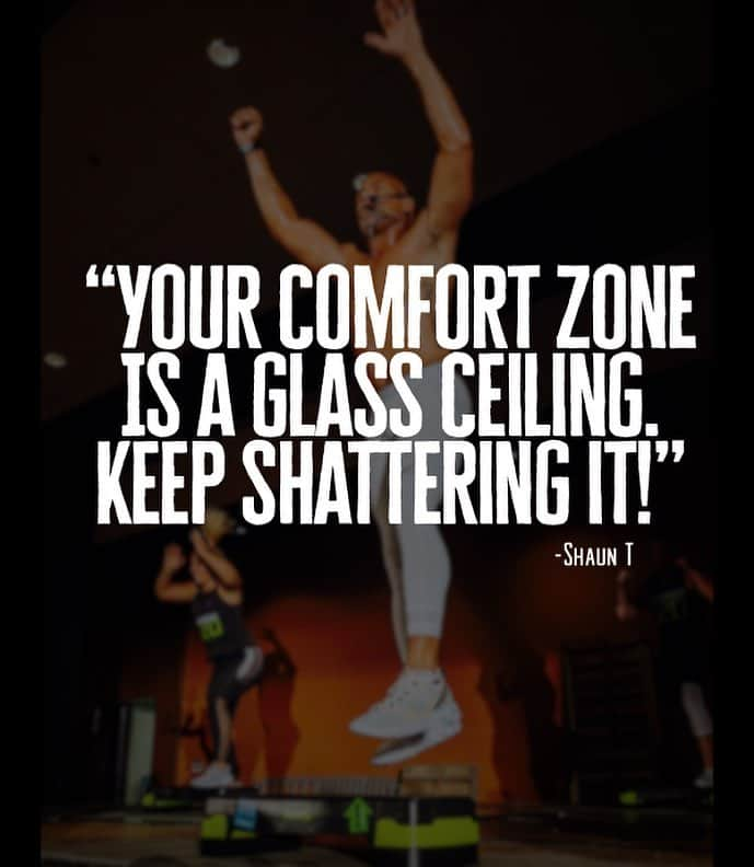 ショウン・トンプソンさんのインスタグラム写真 - (ショウン・トンプソンInstagram)「Give me a 👊🏽 if you’re working hard as hell to make transformation happen! #transformationtuesday #liiftformation」4月16日 22時18分 - shaunt