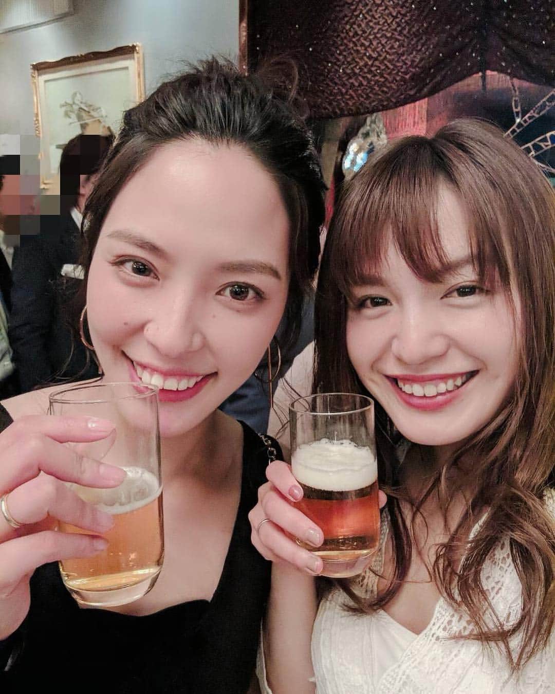 lily112988さんのインスタグラム写真 - (lily112988Instagram)「: #party . . 完全に #時差スタグラム だけど🤭💓 . 先日 @lefua.closet の イメージモデル アンバサダーを代表して パーティに招待していただきました♡ . もう…… ただただ豪華…！ どこを見ても著名人…😳💓 思い出しため息が出るよ(o´Д`)💓 . 素敵な場にご招待くださり たくさんのご縁をくださり 本当にありがとうございます♡ . そして今日は 我らが @lefua.closet 社長のbirthday🎂 いつもほわほわ癒し系の社長が パーティ以降 どえらい人に見えて😂笑 でもやっぱり会って話すと 相変わらずほわほわで安心🤢 昨日もいつも通り ツッコミどころ満載でございました♡笑 . いつもわたしたちのことを 理解し支えてくださって ありがとうございます♡ 素敵な年になりますように…！ . thanx♡ @lefua.closet  @jun.hiraguchi  @minamiyuko60  @tek168 #オーガンジーアングルドゥドレス @osho.f #シューティングスターフェザードレス シャツ @chanimomo #レフア2wayヴィンテージライクレースワンピ ivory @maayanyan0418 #アイレットレースドレス @lily112988 #レフア2wayヴィンテージライクレースワンピ  black : : : #partydress #itspartytime #パーティードレス #パーティーコーデ #パーティーヘア #おめかしコーデ  #mamagirl #ママ読モ #読モ #ママモデル #モデル #プチプラ高見えコーデ #おしゃれさんと繋がりたい #cbk #アパレルモデル #ポートレート #ポートレートしま専科 #ママコーデ #大人カジュアル #撮影依頼受付中 #サロモ #サロンモデル」4月16日 22時18分 - lily112988