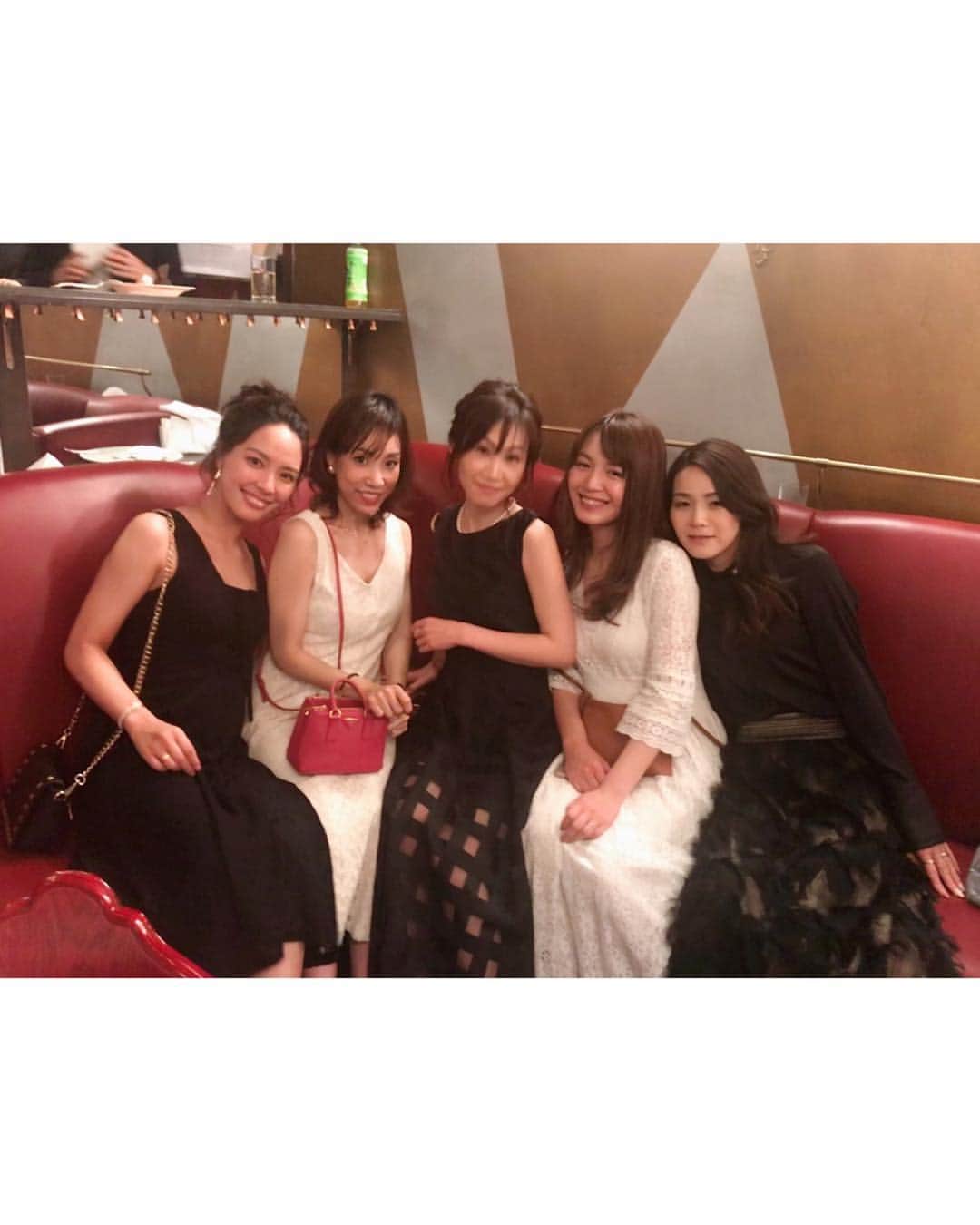 lily112988さんのインスタグラム写真 - (lily112988Instagram)「: #party . . 完全に #時差スタグラム だけど🤭💓 . 先日 @lefua.closet の イメージモデル アンバサダーを代表して パーティに招待していただきました♡ . もう…… ただただ豪華…！ どこを見ても著名人…😳💓 思い出しため息が出るよ(o´Д`)💓 . 素敵な場にご招待くださり たくさんのご縁をくださり 本当にありがとうございます♡ . そして今日は 我らが @lefua.closet 社長のbirthday🎂 いつもほわほわ癒し系の社長が パーティ以降 どえらい人に見えて😂笑 でもやっぱり会って話すと 相変わらずほわほわで安心🤢 昨日もいつも通り ツッコミどころ満載でございました♡笑 . いつもわたしたちのことを 理解し支えてくださって ありがとうございます♡ 素敵な年になりますように…！ . thanx♡ @lefua.closet  @jun.hiraguchi  @minamiyuko60  @tek168 #オーガンジーアングルドゥドレス @osho.f #シューティングスターフェザードレス シャツ @chanimomo #レフア2wayヴィンテージライクレースワンピ ivory @maayanyan0418 #アイレットレースドレス @lily112988 #レフア2wayヴィンテージライクレースワンピ  black : : : #partydress #itspartytime #パーティードレス #パーティーコーデ #パーティーヘア #おめかしコーデ  #mamagirl #ママ読モ #読モ #ママモデル #モデル #プチプラ高見えコーデ #おしゃれさんと繋がりたい #cbk #アパレルモデル #ポートレート #ポートレートしま専科 #ママコーデ #大人カジュアル #撮影依頼受付中 #サロモ #サロンモデル」4月16日 22時18分 - lily112988