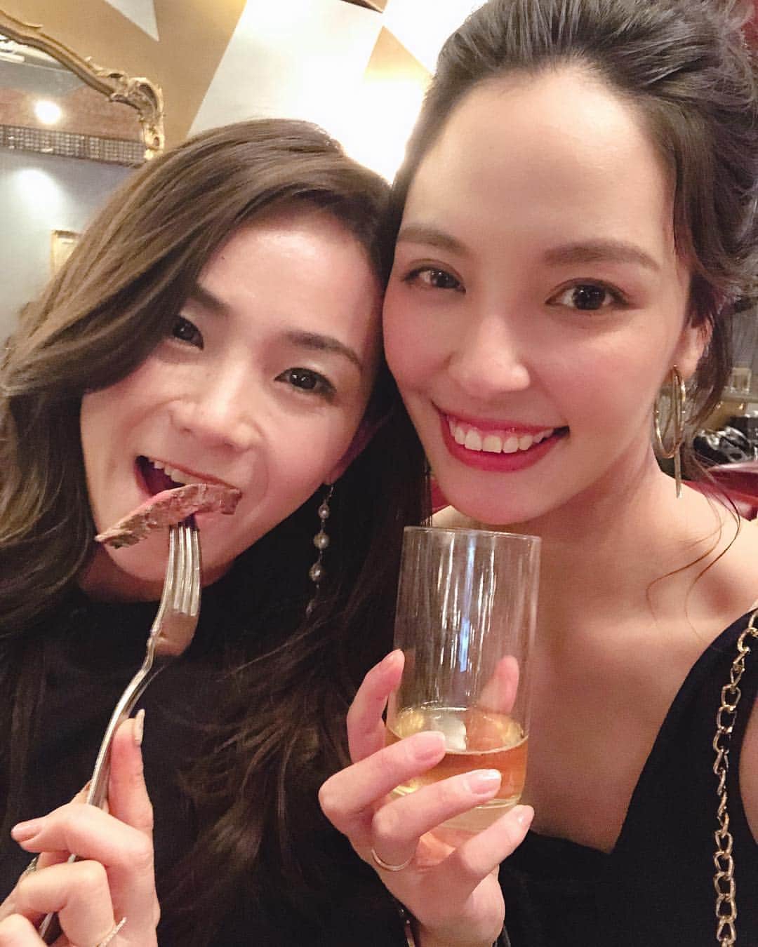 lily112988さんのインスタグラム写真 - (lily112988Instagram)「: #party . . 完全に #時差スタグラム だけど🤭💓 . 先日 @lefua.closet の イメージモデル アンバサダーを代表して パーティに招待していただきました♡ . もう…… ただただ豪華…！ どこを見ても著名人…😳💓 思い出しため息が出るよ(o´Д`)💓 . 素敵な場にご招待くださり たくさんのご縁をくださり 本当にありがとうございます♡ . そして今日は 我らが @lefua.closet 社長のbirthday🎂 いつもほわほわ癒し系の社長が パーティ以降 どえらい人に見えて😂笑 でもやっぱり会って話すと 相変わらずほわほわで安心🤢 昨日もいつも通り ツッコミどころ満載でございました♡笑 . いつもわたしたちのことを 理解し支えてくださって ありがとうございます♡ 素敵な年になりますように…！ . thanx♡ @lefua.closet  @jun.hiraguchi  @minamiyuko60  @tek168 #オーガンジーアングルドゥドレス @osho.f #シューティングスターフェザードレス シャツ @chanimomo #レフア2wayヴィンテージライクレースワンピ ivory @maayanyan0418 #アイレットレースドレス @lily112988 #レフア2wayヴィンテージライクレースワンピ  black : : : #partydress #itspartytime #パーティードレス #パーティーコーデ #パーティーヘア #おめかしコーデ  #mamagirl #ママ読モ #読モ #ママモデル #モデル #プチプラ高見えコーデ #おしゃれさんと繋がりたい #cbk #アパレルモデル #ポートレート #ポートレートしま専科 #ママコーデ #大人カジュアル #撮影依頼受付中 #サロモ #サロンモデル」4月16日 22時18分 - lily112988
