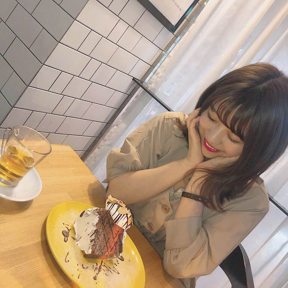 篠崎彩奈さんのインスタグラム写真 - (篠崎彩奈Instagram)「_ 糖分摂取してしまった...🍰♡ 📸 @katorena_ktrn 🥺 #cafe #シフォンケーキ #グッドモーニングカフェ #池袋カフェ」4月16日 22時14分 - ayana.s_official