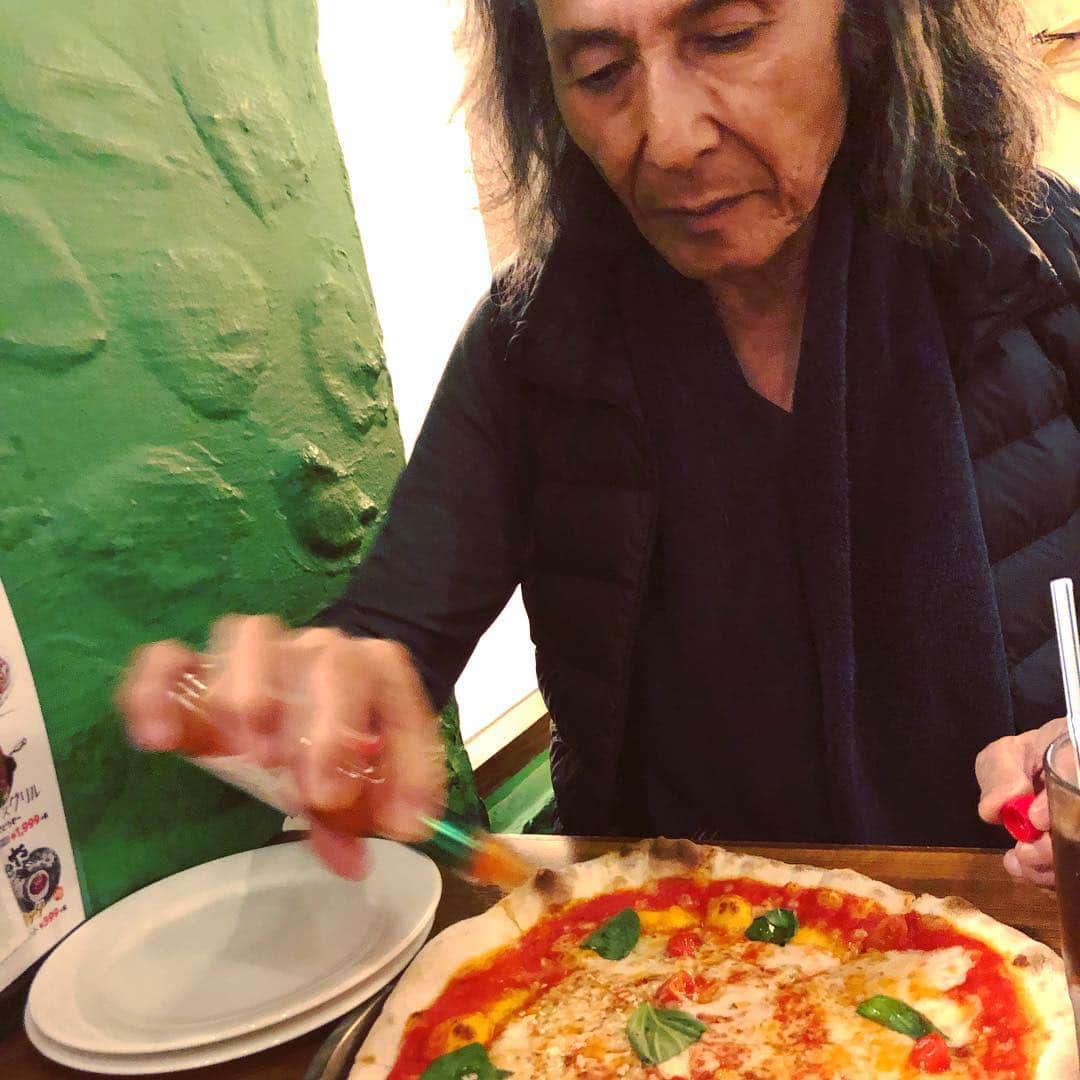 仲雅美さんのインスタグラム写真 - (仲雅美Instagram)「ピザを10回言ったらピサになりました。」4月16日 22時15分 - masami_naka32
