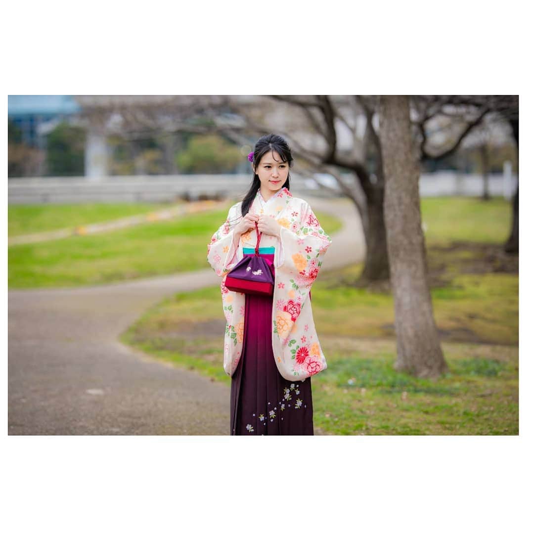 荒井つかささんのインスタグラム写真 - (荒井つかさInstagram)「舞台終わって一息ついたら スーパーGT開幕し、GSR生放送があって 明日は小力の小部屋でアシスタントやらせて頂きます！ 忙しない毎日が嬉しい☺🌟 . . そして今週末は西口プロレス沖縄大会( ᷇࿀ ᷆ ) とっても楽しみ！ 夏服引っ張り出して沖縄行ってきます！！ . . 毎日大好きな人達とお仕事出来ることがとっても嬉しい。 私もしっかり貢献していけるように頑張ります🌈 . . . #スーパーGT #ネムメグ #舞台 #岡山国際サーキット #レーシングミク #西口プロレス #沖縄 #週末出張マン #お仕事大好き #袴 #撮影会の告知しなきゃ」4月16日 22時17分 - 22tuttu_