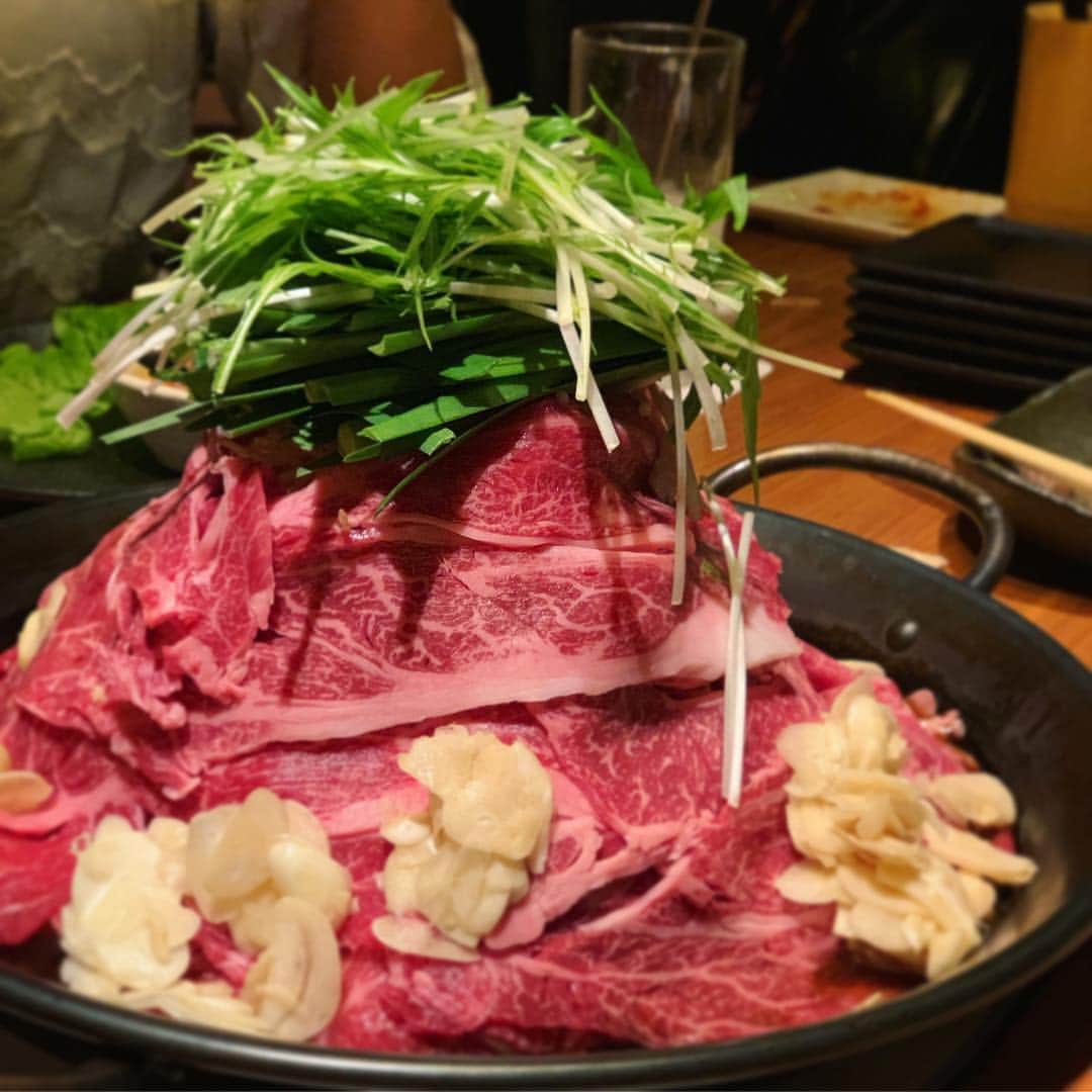三倉茉奈さんのインスタグラム写真 - (三倉茉奈Instagram)「お肉！大満足。 #女子会 #とてもとてもお世話になっているメンバー #これからもよろしくお願いします #鉄板鍋 #きのした #代官山」4月16日 22時17分 - mana_mikura_official