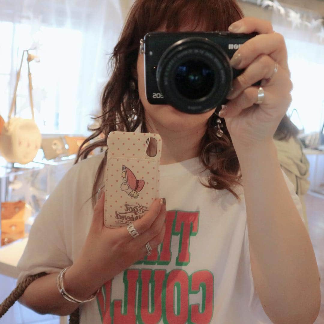宮崎真梨子さんのインスタグラム写真 - (宮崎真梨子Instagram)「こないだ、 @makiko_ueno しゃんに誘ってもらって【ACCOMMODE】の展示会に行ってきました♡ ∵ 相変わらず、カゴバックとディズニーコラボが可愛かった♡そろそろiPhone Xに変えようと思っているので、iPhoneケースをオーダーしました♡届くの楽しみー♡ ∵ ∵ #accommode #展示会 #展示会巡り#アコモデ #accommodedisney #トイストーリー #coordinate #ママコーデ #ママファッション #大人ファッション #30代コーデ #大人可愛い #ミヤマリ #vocest #vocemagazine #美容ブロガー #インフルエンサー #ヘアアレンジ #ママ #男の子ママ #mamagirl #おしゃれさんと繋がりたい #ootd_kob #ルーファ」4月16日 22時22分 - miyamari92