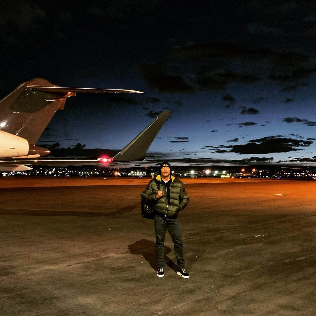 ドウェイン・ジョンソンさんのインスタグラム写真 - (ドウェイン・ジョンソンInstagram)「Defining memories. Wow.  Landed last night here in Calgary, Alberta Canada 🇨🇦 to continue shooting JUMANJI.  My brain was flooded with crazy experiences here.  This is the city where me having only $7 bucks in my pocket all began.  I have a deep reverence for this town ~ she shook me in the best possible way.  Good to be back.  Let’s get to work. #7buckaroos」4月16日 22時27分 - therock