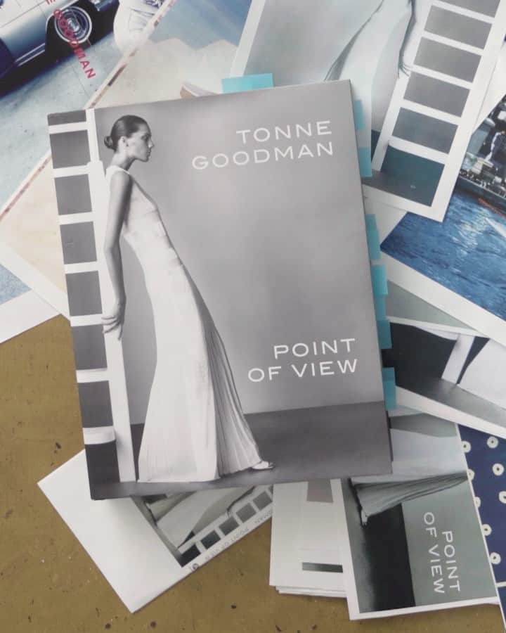 Club Monacoのインスタグラム：「(2/3) To be a woman with a strong point of view is inspiring. To be an editor like Tonne Goodman, standing behind a body of legendary print work in an increasingly digital world is almost undefinable in its impact. Her work combines the literary and fashion worlds in a way that feels close to home. Club Monaco has always been a destination for the literary community, through the appreciation shown for books and authors at our Fifth Avenue flagship and through our monthly Club Monaco Reading List. Continuing later this month, we’ll host Tonne in an intimate conversation to celebrate her new book highlighting her illustrious career in the fashion industry, Point of View. Details to come. View our Stories for more and shop Tonne’s new memoir, Point of View, available wherever books are sold.  Tonne wears our Super Slim Denim in Bone + Plaited Henley Sweater and Ivan wears our Plaited Linen Crew + Super Slim Denim.  Directed by @beau.sam and created in collaboration with @tonnegood @ivanshaw @tangino @abramsbooks for #clubmonaco #pointofview」