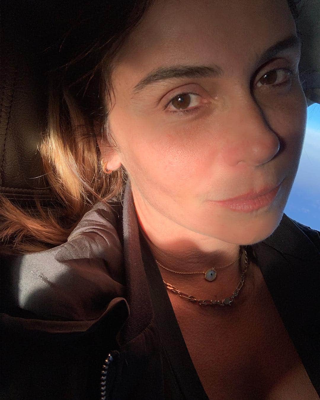 Giovanna Antonelliのインスタグラム：「Estou sempre fazendo o que não consigo fazer pra aprender como se faz!!!!! 😬 Bom dia!!!!! #luz #pic #retrato #peloespaço #bomdia #energia」