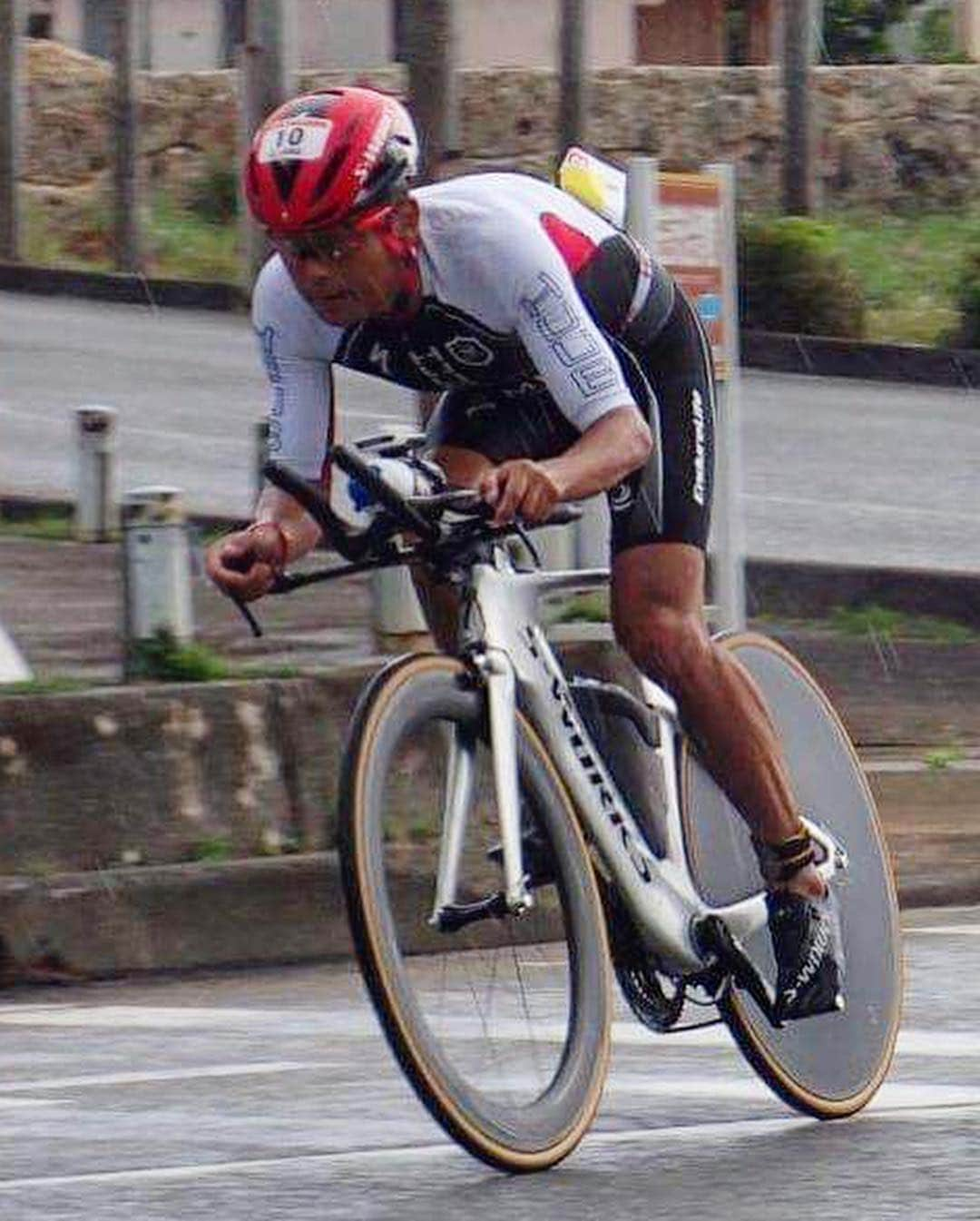 竹谷賢二さんのインスタグラム写真 - (竹谷賢二Instagram)「#miyakojimatriathlon #japan #bike #specialized #sworks #shiv #triathlon #roval #321disk #garmin #huub #endurelife」4月16日 22時41分 - tktakeyakenji