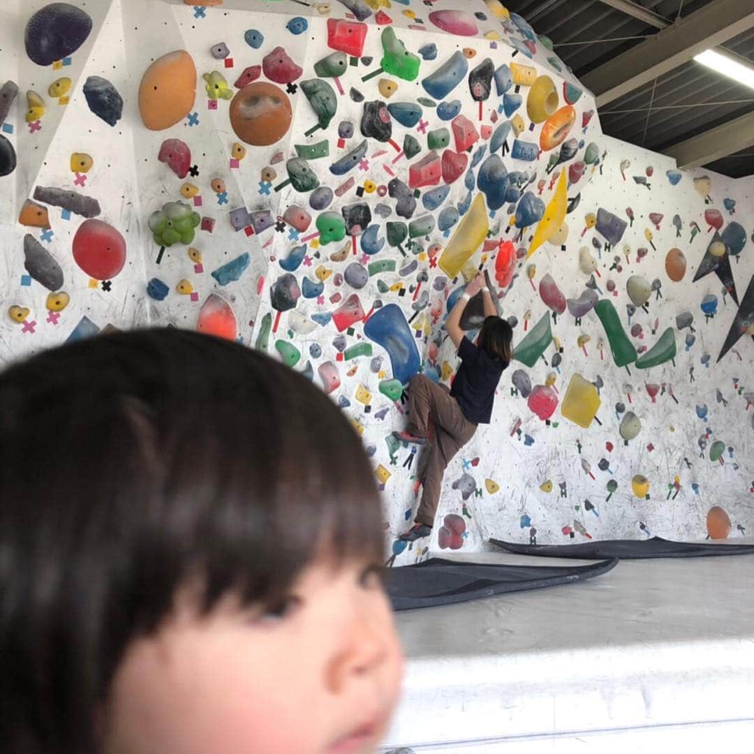 三浦絵里菜のインスタグラム：「4.14(日)久々のモーメント🐒 偶然にも守家の皆さんに会えた！！ はるちゃんはすっかりお姉ちゃんになってて、ちっちも登れるよーになってるし、しんちゃん初めましてで嬉しかったーー☺️✨ 本当に会えてよかった🌼  モーメントの後は、伊藤家にお招きいただき夜ご飯😋 いっぱい食べて、いっぱい遊んで、いっぱい語り合った。 話せてよかった。 ともちゃんありがとう🙇‍♀️ #帰省したときはまた遊んでください」