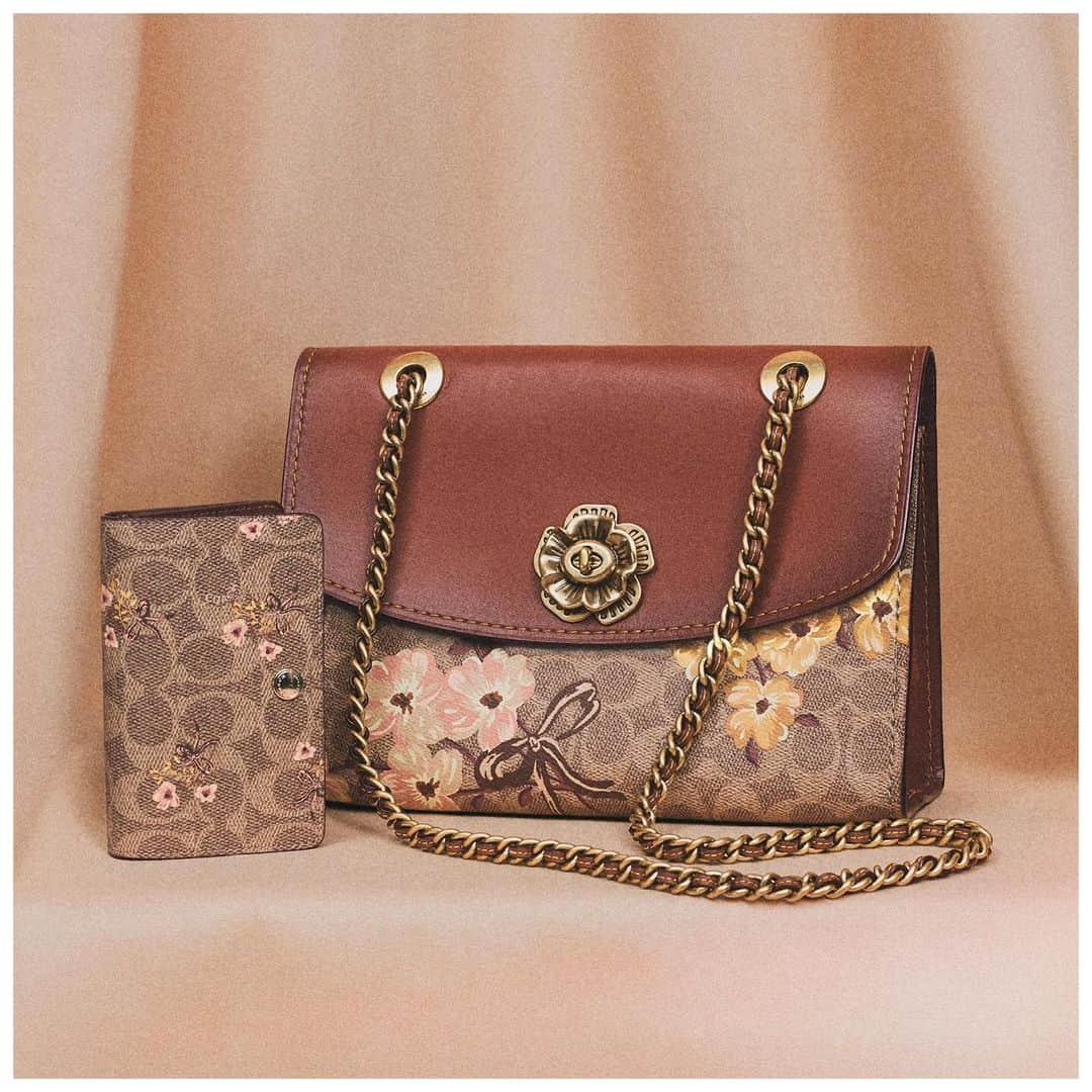 コーチさんのインスタグラム写真 - (コーチInstagram)「We have a thing for perfect pairings. Exhibit A: Prairie Florals and our Signature motif. Exhibit B: this pretty set. Shop the new collection at link in bio. #CoachNY」4月16日 22時54分 - coach