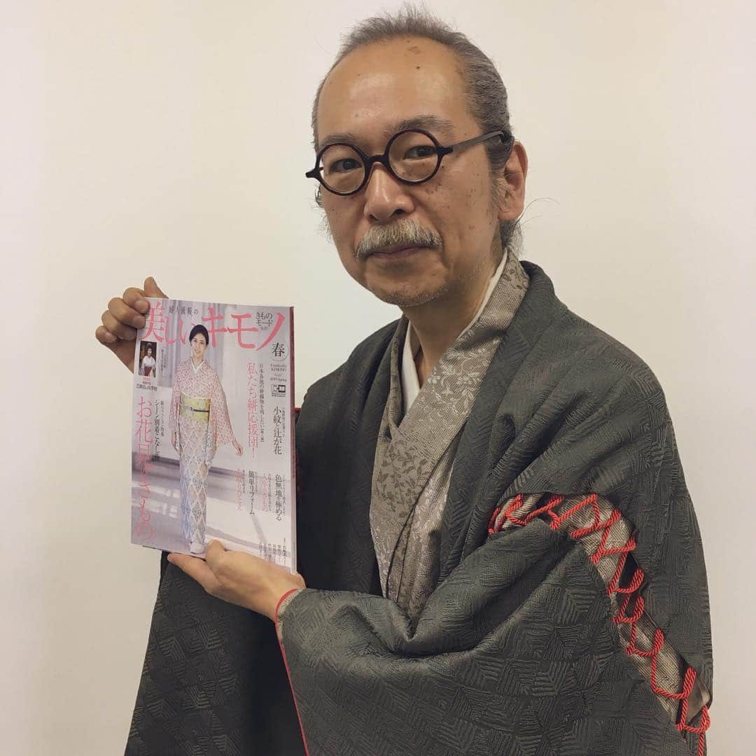 人間椅子さんのインスタグラム写真 - (人間椅子Instagram)「今日は、雑誌「 #美しいキモノ 」の取材でした！ 詳細は後日…。 #utsukushiikimono #男のきもの #きもの男子 #着物男子 #男きもの #男の着物姿  #kimono #kimonostyle #バンドマン #着物取材 #初体験」4月16日 22時46分 - ningen_isu
