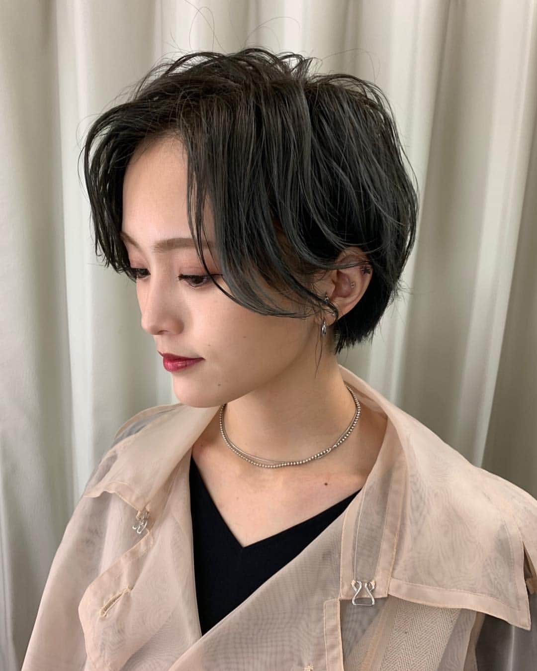 山本彩さんのインスタグラム写真 - (山本彩Instagram)「. 髪色変わりました💇‍♀️ . #ヘアカラー #アッシュグレー #グレー  #とか言うてるけど #何色って聞かれると正直わからん」4月16日 22時50分 - sayaka__714