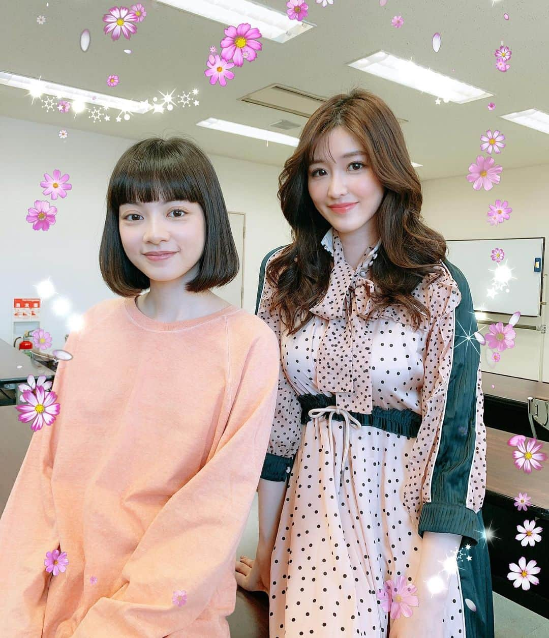 葉加瀬マイさんのインスタグラム写真 - (葉加瀬マイInstagram)「台湾の女優のピピちゃん（ヤオアイニン）かわいすぎね🥰❤️顔小さすぎて後ろにいかせてもらいました🤣そしてそしてドラマの撮影が全部終わりましたー❗️この何日かバタバタしててありがたいことに1日ドラマ2現場ということもあって嬉し忙しい日々を送っていました☺️感謝❤️ 드라마 촬영 다 끝났다 (^O^) #ヤオアイニン  #姚愛寗 #台湾 #かわいすぎ」4月16日 22時52分 - m.hakase