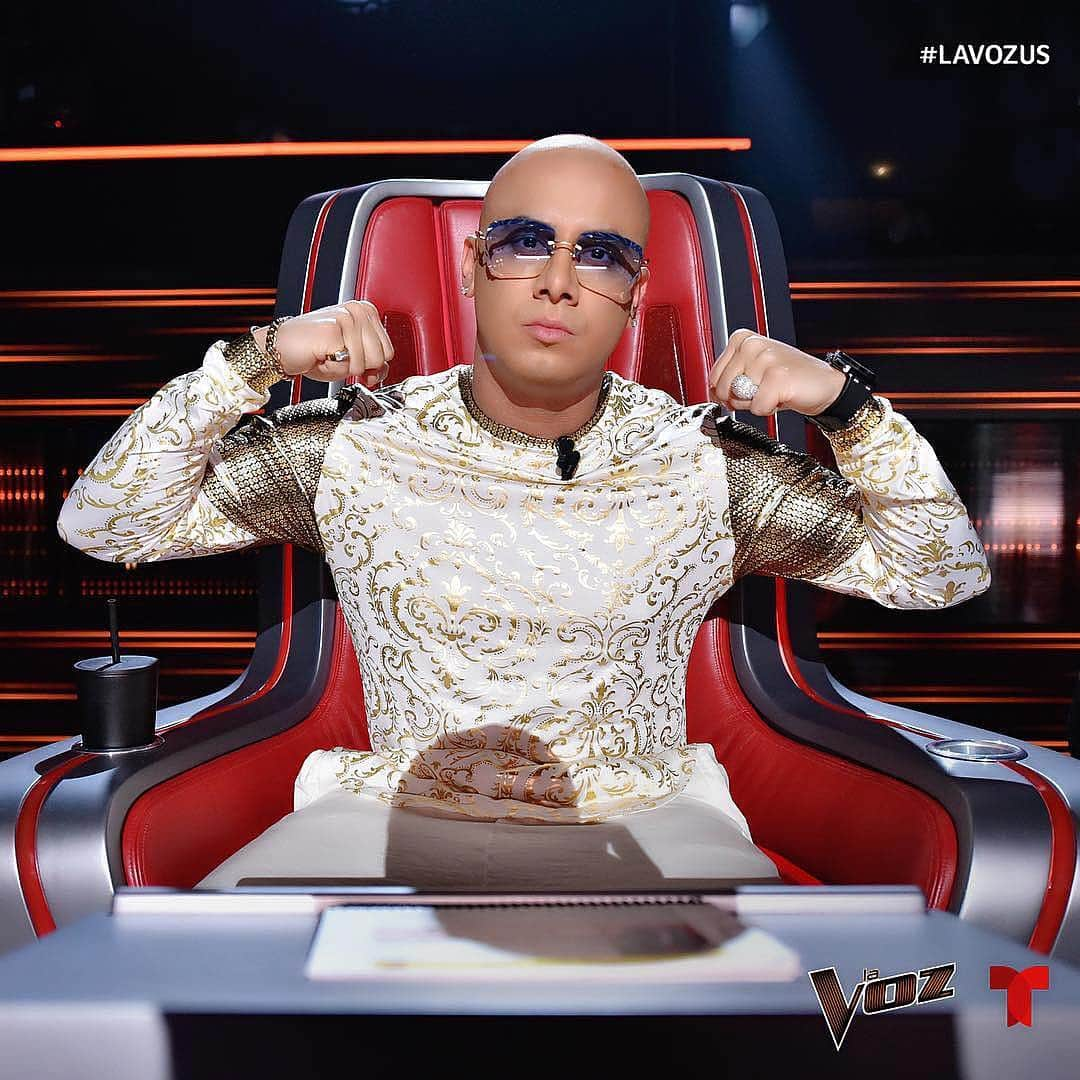 ウィジンさんのインスタグラム写真 - (ウィジンInstagram)「Todos mis fanaticos a votar por #teamwisin tenemos hasta las 9 de la noche de hoy @lavozus @telemundo Posted @withrepost • @lavozus @wisin está listo para lo que viene el domingo en la gran final de #LaVozUs 💥🔥💥 y ustedes... ¿Están listos? #TeamWisin #Telemundo」4月17日 4時24分 - wisin