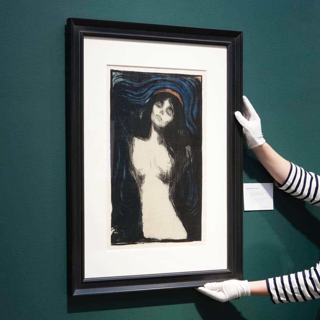 クリスティーズさんのインスタグラム写真 - (クリスティーズInstagram)「Last chance to view! Don’t miss our Prints & Multiples auction preview in New York, closing to the public on 17 April. ⠀ .⠀ Edvard Munch (1863-1944), 'Madonna', 1895. Estimate: $300,000-500,000.⠀ .⠀ Prints & Multiples – 17 & 18 April at Christie’s New York.⠀ .⠀ #art #artwork #artist #edvardmunch #munch #print #madonna #newyork」4月16日 23時02分 - christiesinc