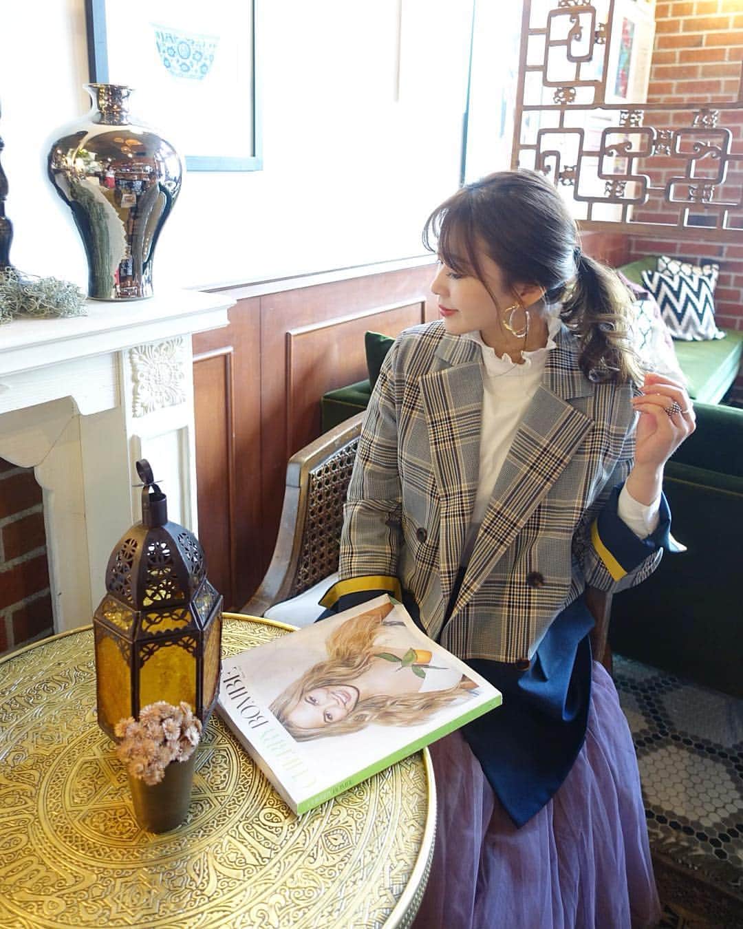 藤川沙弥のインスタグラム：「暖かくなってきてやーっと﻿ このジャケット着れた🧥❤️﻿ @verofonna の展示会で﻿ オーダーしてた物🌼﻿ チェックなのに袖口折り返したら﻿ ラインが入ってたりもして﻿ スポーティにもカジュアルにも着れる😚💕﻿ ﻿ ﻿ そして今日もAWの展示会へ﻿ お邪魔してきました🍁﻿ もうアウターが出てて悩みました😂」