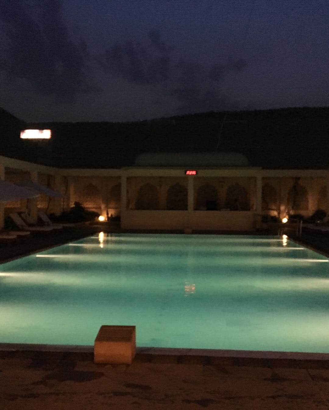 Ken Harakumaさんのインスタグラム写真 - (Ken HarakumaInstagram)「ジャイプール・ピンクシティ 宿泊は豪華なOberoiグループのTrident  Hotel Jaipur. https://www.oberoihotels.com/hotels-in-jaipur-rajvilas-resort/overview #jaipur #pinkcity @international_yoga_center  街全体がピンク！」4月16日 22時55分 - kenharakuma