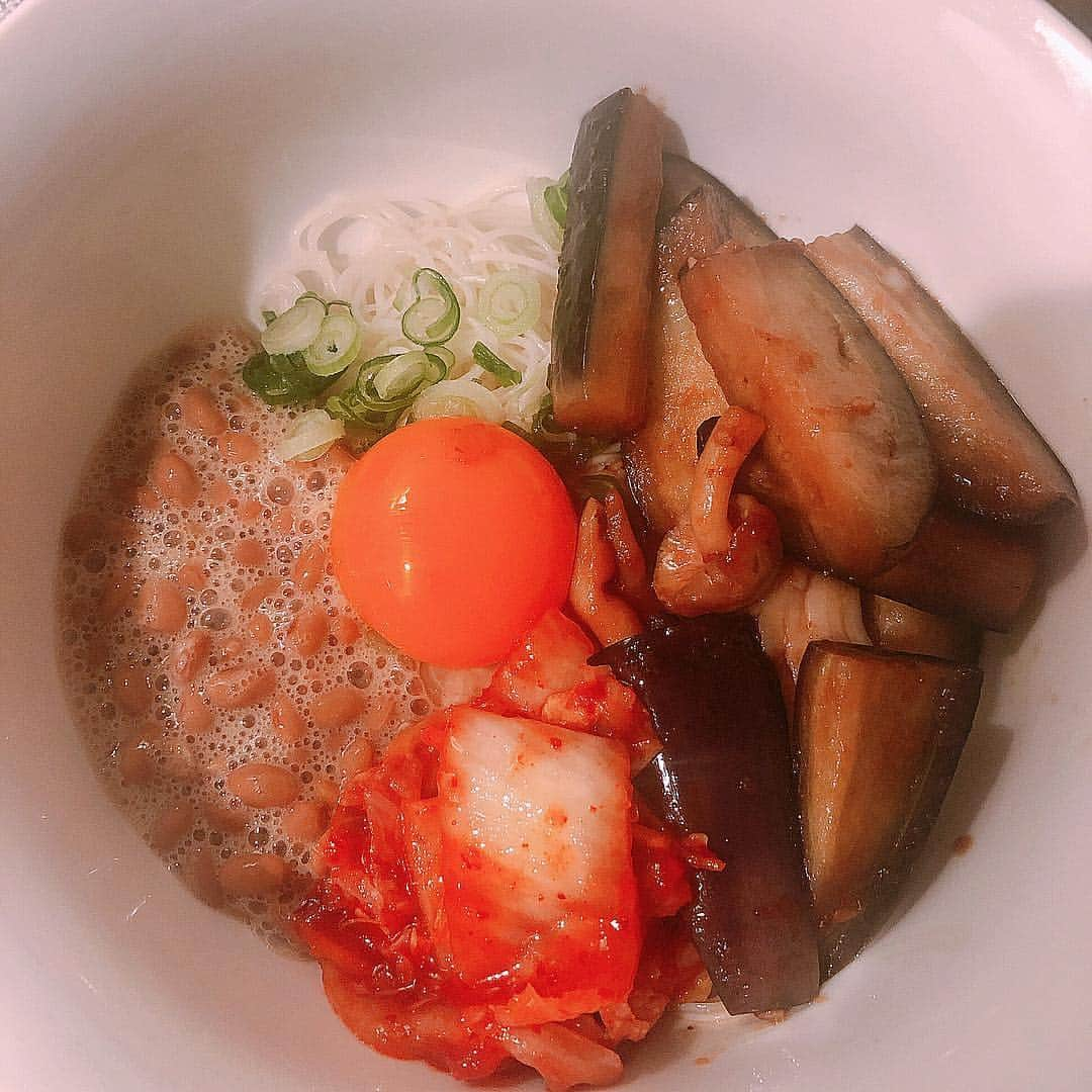 黒田絢子さんのインスタグラム写真 - (黒田絢子Instagram)「今日は残ってたそうめん♪そんなに食べちゃだめーなときにめちゃいいね♪揖保乃糸笑笑いっぱいのせた♪ . . #アヤsキッチン #そうめんアレンジ #夜食」4月16日 22時59分 - ayakokuroda_official