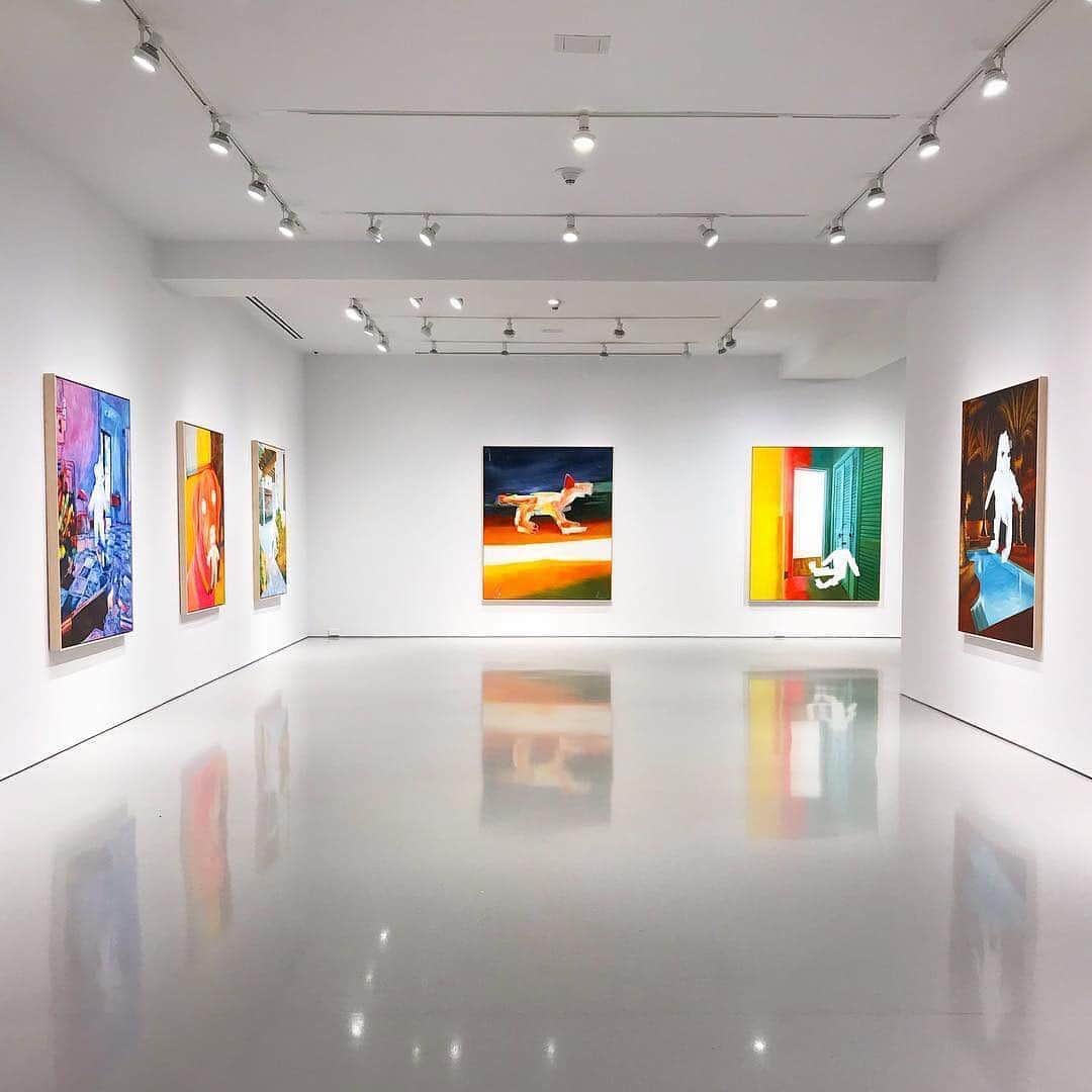 のインスタグラム：「#HarmonyKorine: Don't miss your chance to see Harmony Korine's exhibition of new paintings at Gagosian, 980 Madison Avenue, New York. The show ends this Saturday, April 20. __________ #Gagosian #Repost @rorythemfinest」