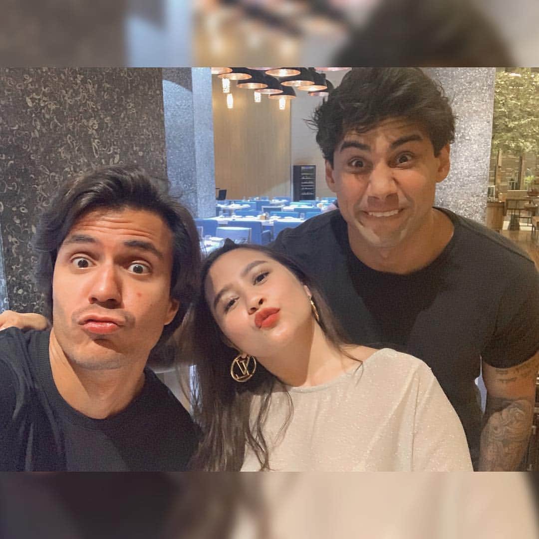 Prilly Latuconsinaさんのインスタグラム写真 - (Prilly LatuconsinaInstagram)「Bem vindos a Jakarta @selva  Something cool is cooking 👻 (My Friends are cooler than yours 😋)」4月16日 23時06分 - prillylatuconsina96