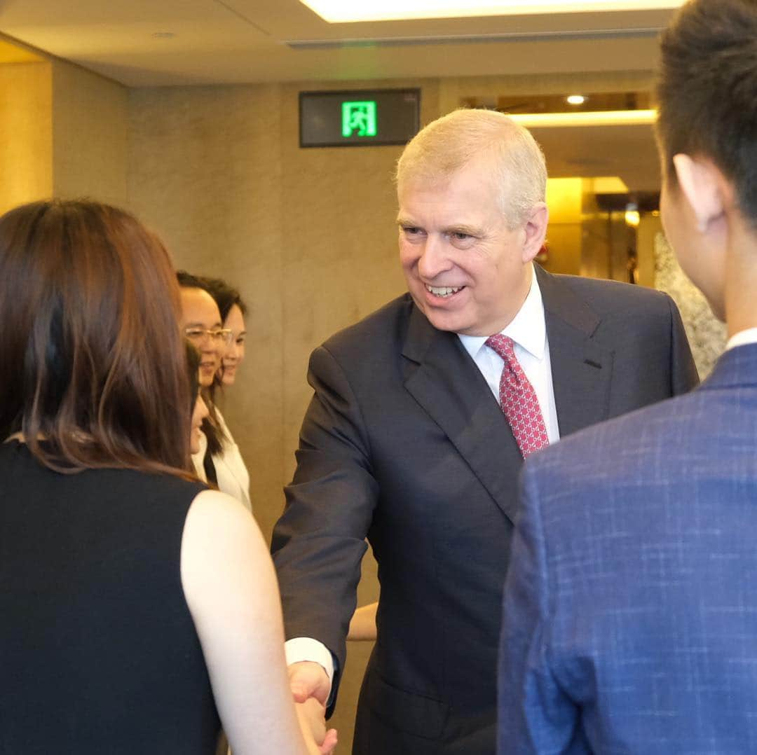 ロイヤル・ファミリーさんのインスタグラム写真 - (ロイヤル・ファミリーInstagram)「The Duke of York is continuing his visit to China this week where over the weekend His Royal Highness hosted #pitchatpalace China 3.0 and attended several engagements. The Duke of York is shown the latest in drone technology which enables people to capture images that were previously out of reach. The Duke of York also visited the Fuzhou Planning and Exhibition Hall in Fujian Province to learn more about the historic city, which was built in 202 BCE. At Fujian Normal University The Duke of York met University President, Professor Wang Changping.  The University has a partnership with Huddersfield University, of which HRH is Chancellor.  Follow @hrhthedukeofyork for more from the visit.」4月16日 23時09分 - theroyalfamily