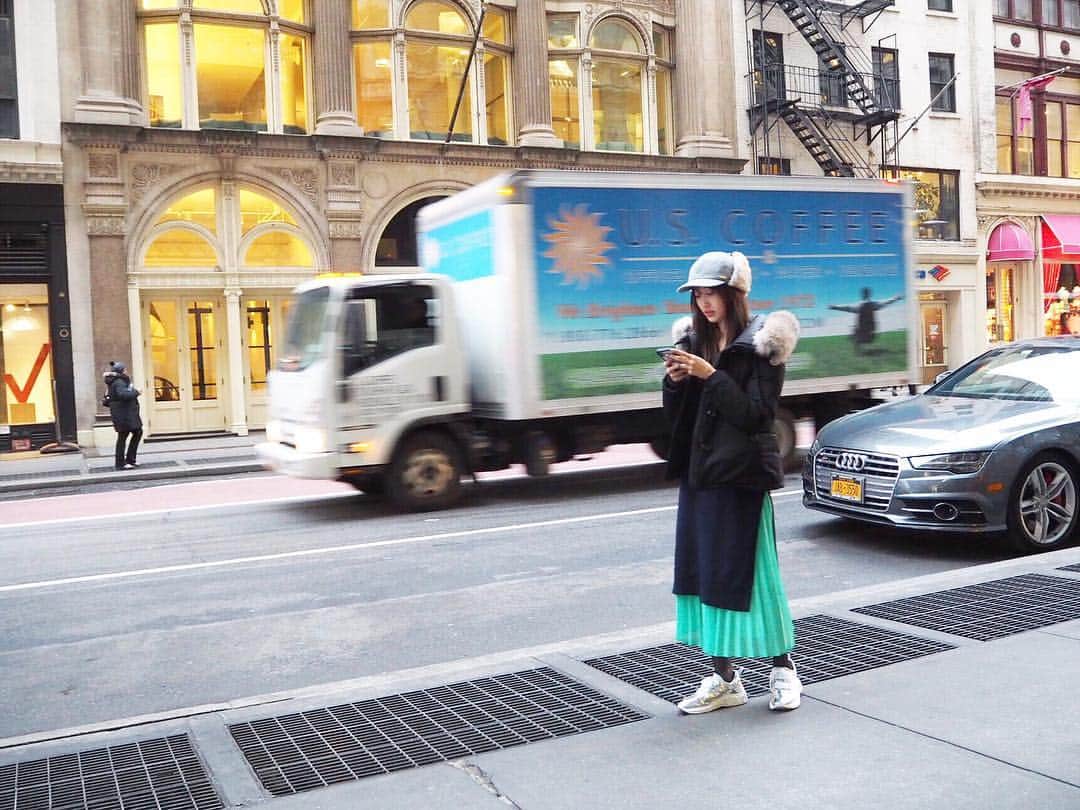 佐達ももこさんのインスタグラム写真 - (佐達ももこInstagram)「YouTubeアップしました😊❤️ お待たせしました〜！！ New Yorkでの購入品です🗽🇺🇸 爆買いした物たちをご覧ください😂 プロフィールから飛んでね✈️ . . #ny#nyc#newyork#ニューヨーク#購入品#爆買い」4月16日 23時09分 - sadamomodayo